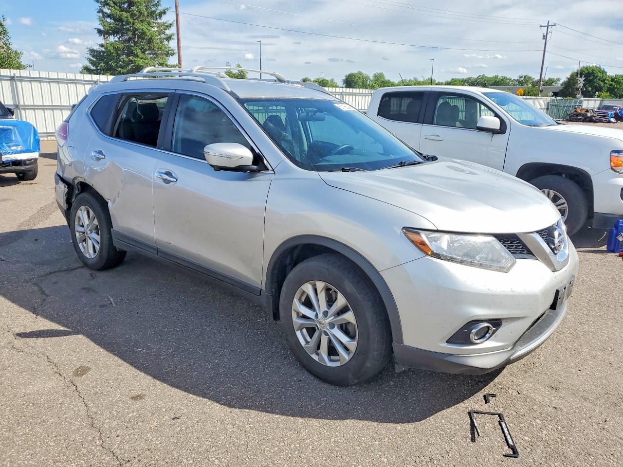 2015 Nissan Rogue Sv Silver vin: 5N1AT2MK7FC899168