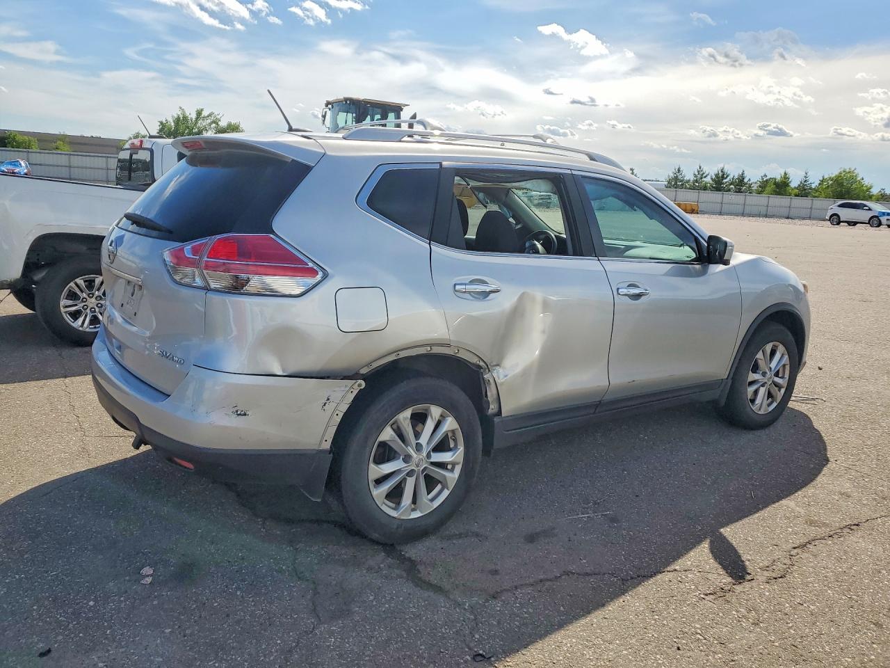 2015 Nissan Rogue Sv Silver vin: 5N1AT2MK7FC899168