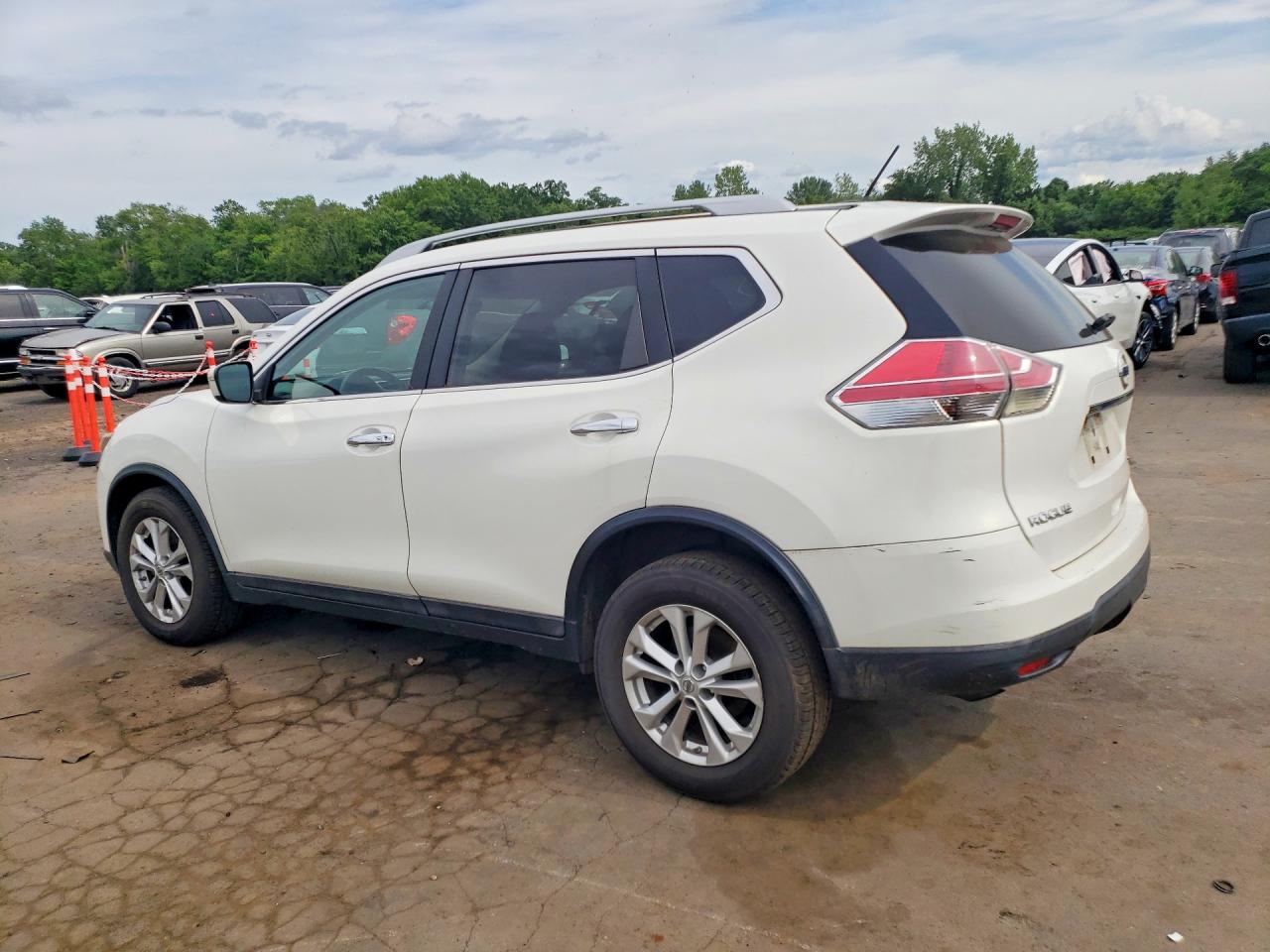 2014 Nissan Rogue Sv White vin: 5N1AT2MK8EC752341