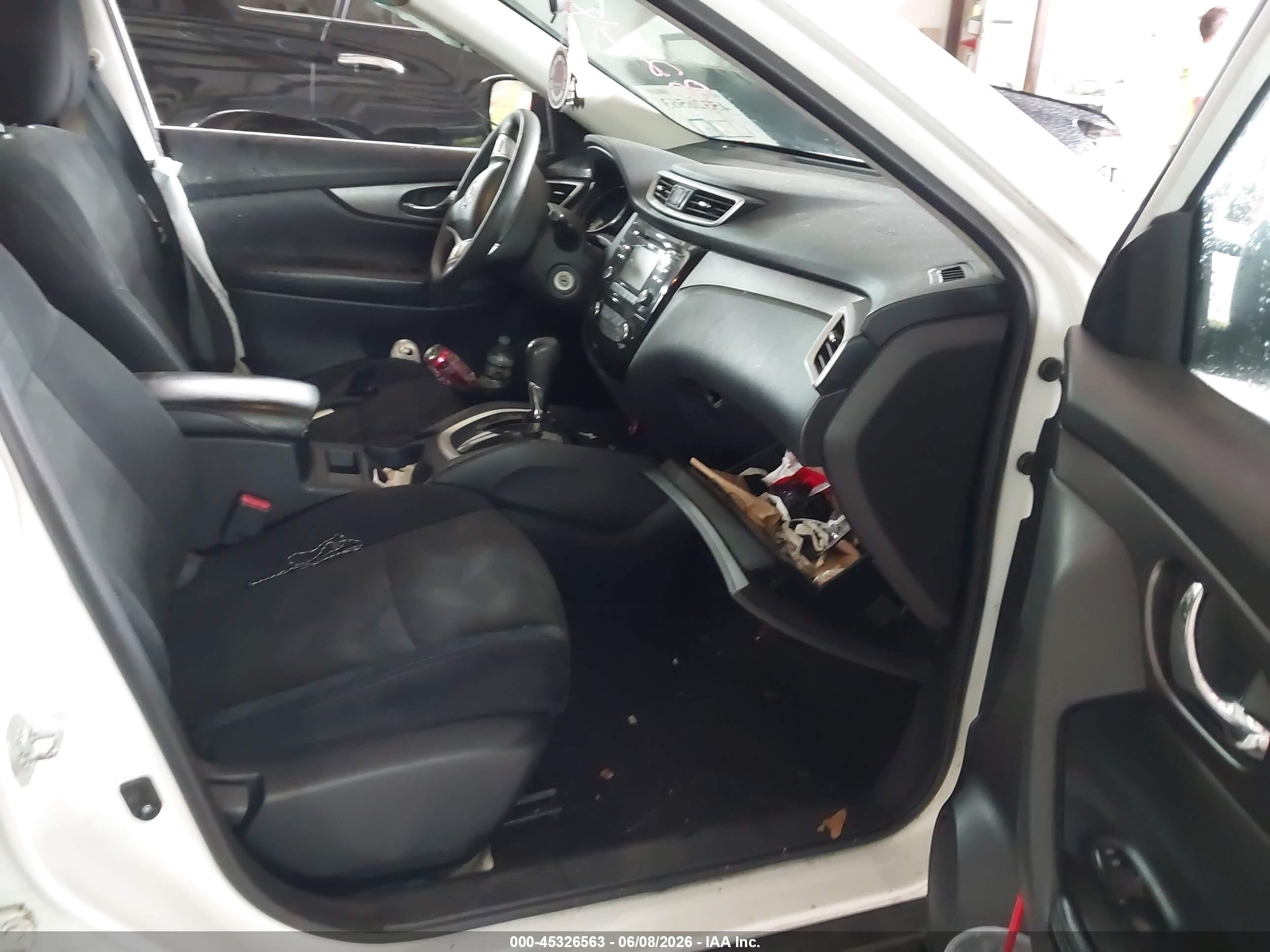 2014 Nissan Rogue S White vin: 5N1AT2MK8EC823408
