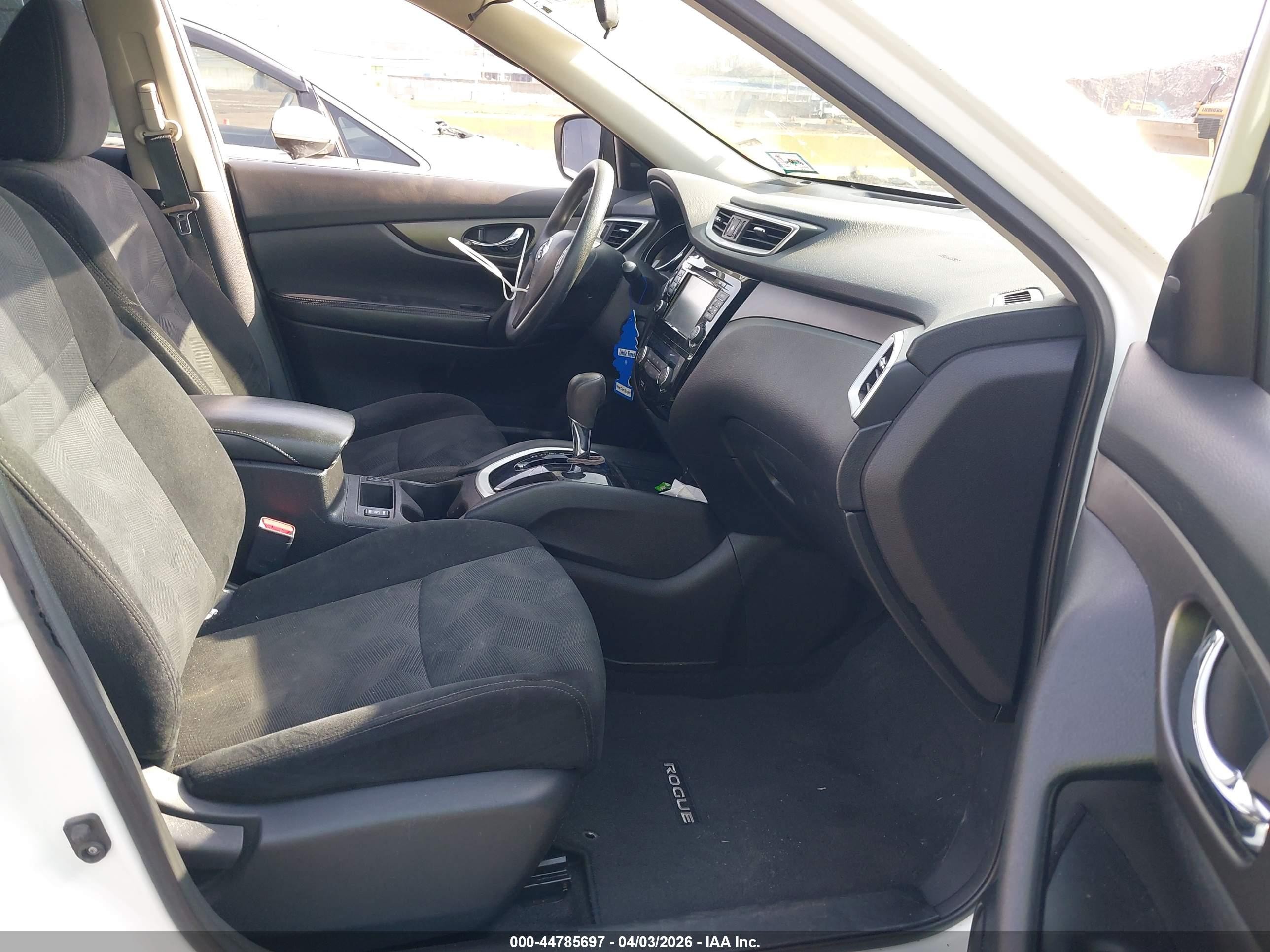 2015 Nissan Rogue Sv White vin: 5N1AT2MK9FC778657