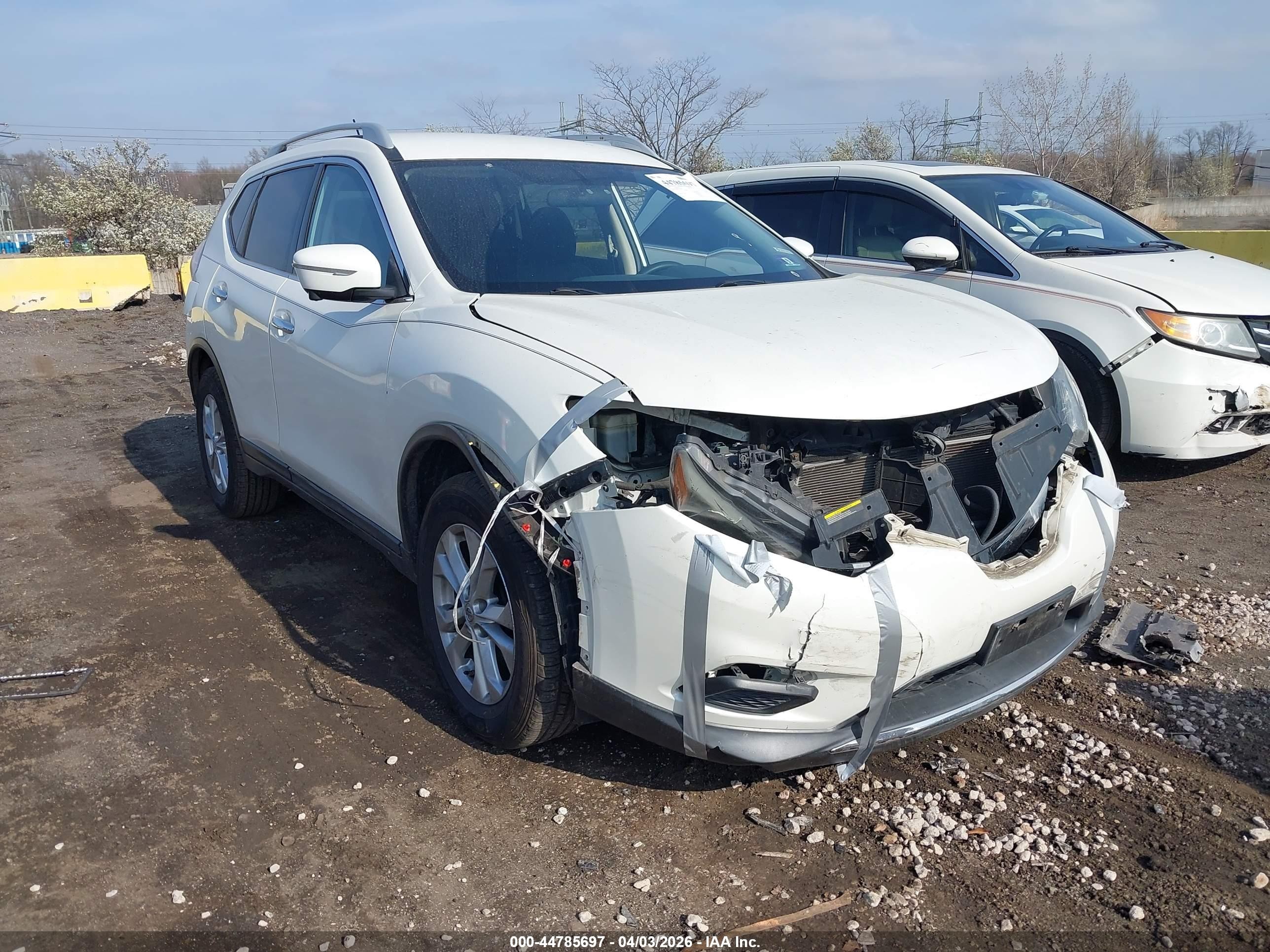 2015 Nissan Rogue Sv White vin: 5N1AT2MK9FC778657