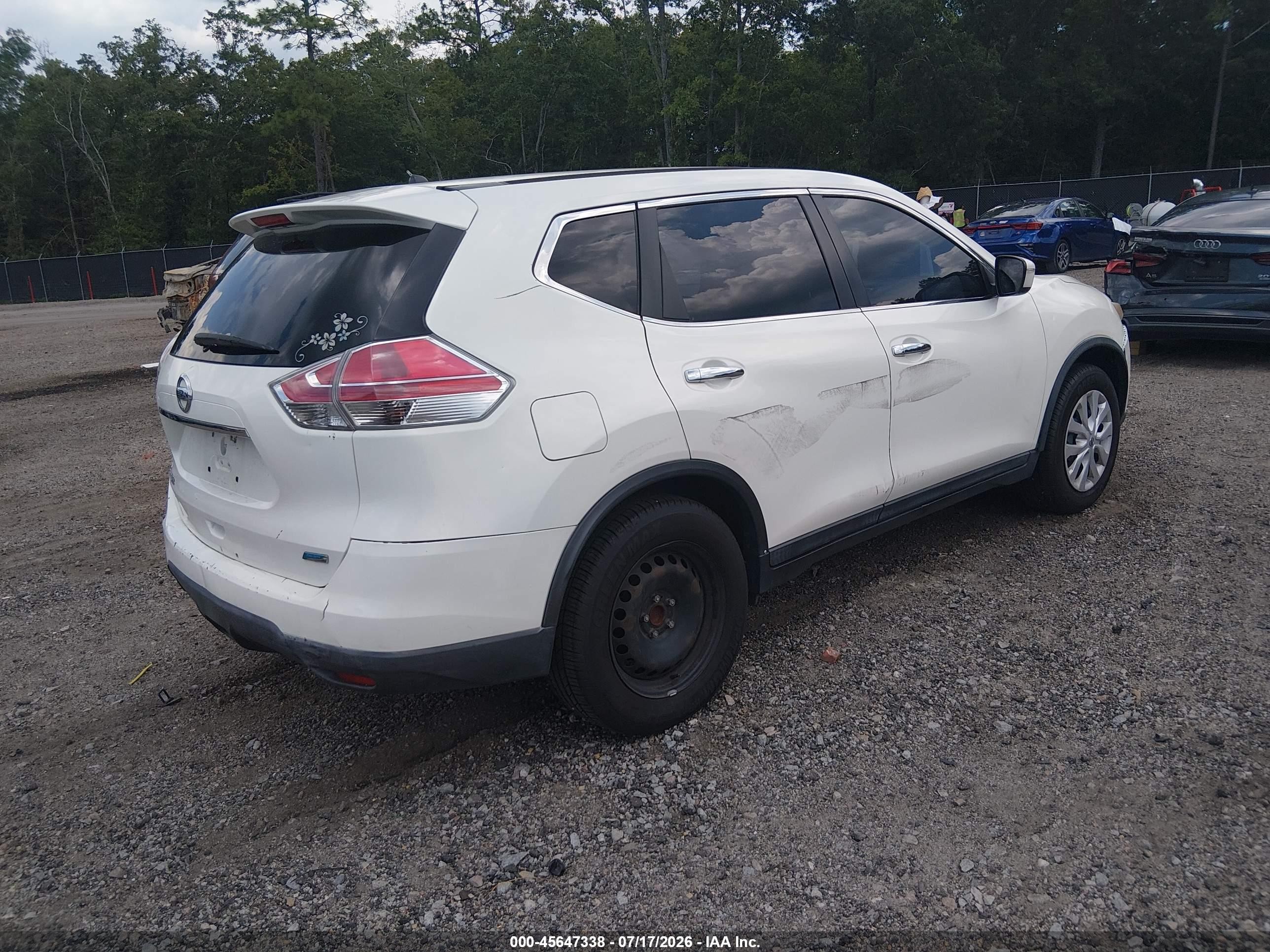 2014 Nissan Rogue S White vin: 5N1AT2ML0EC821452