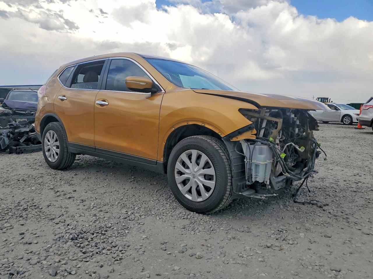 2015 Nissan Rogue S Gold vin: 5N1AT2ML0FC776143