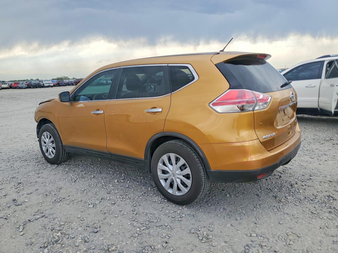 2015 Nissan Rogue S Gold vin: 5N1AT2ML0FC776143