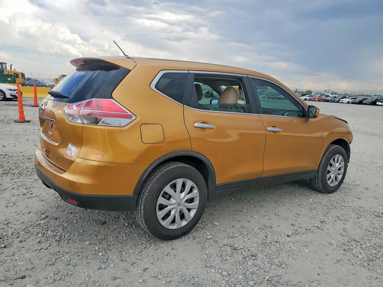 2015 Nissan Rogue S Gold vin: 5N1AT2ML0FC776143