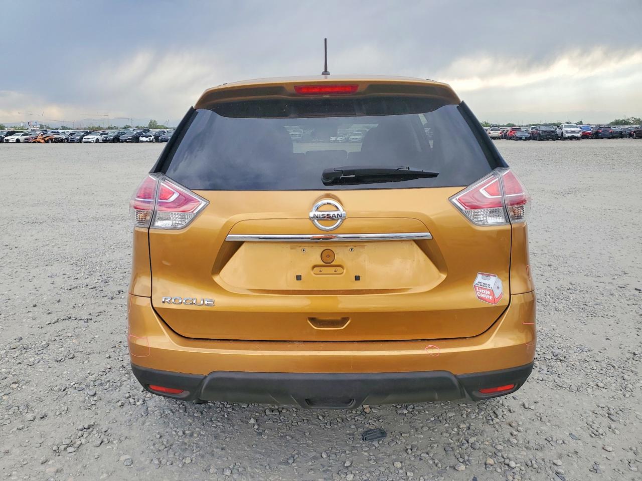 2015 Nissan Rogue S Gold vin: 5N1AT2ML0FC776143