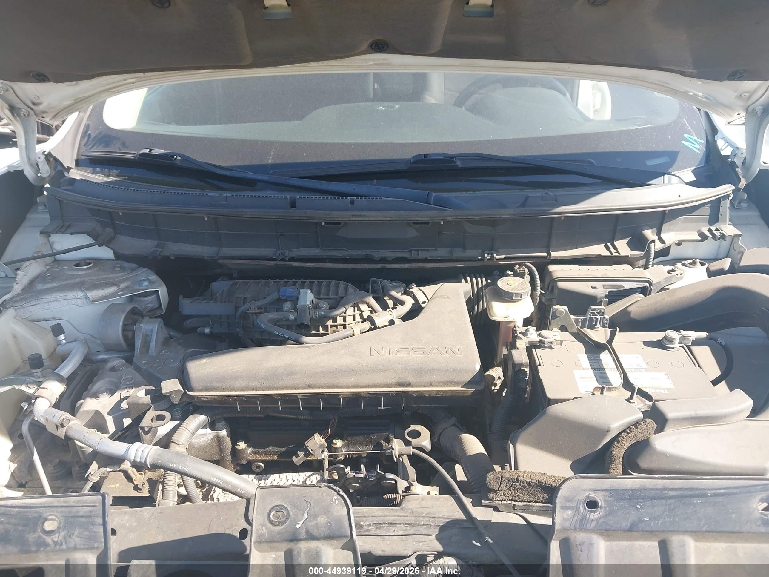 2015 Nissan Rogue S White vin: 5N1AT2ML0FC778572