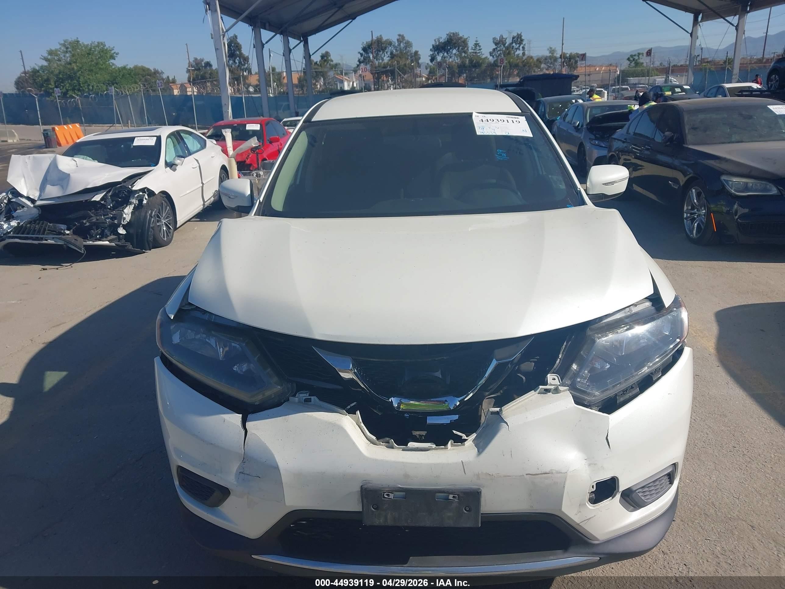 2015 Nissan Rogue S White vin: 5N1AT2ML0FC778572