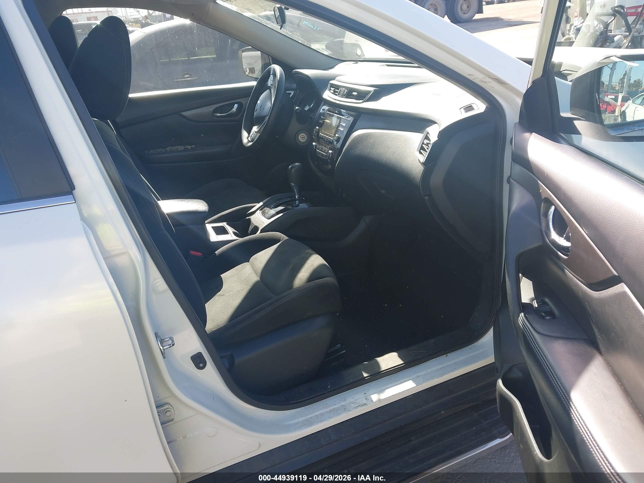 2015 Nissan Rogue S White vin: 5N1AT2ML0FC778572