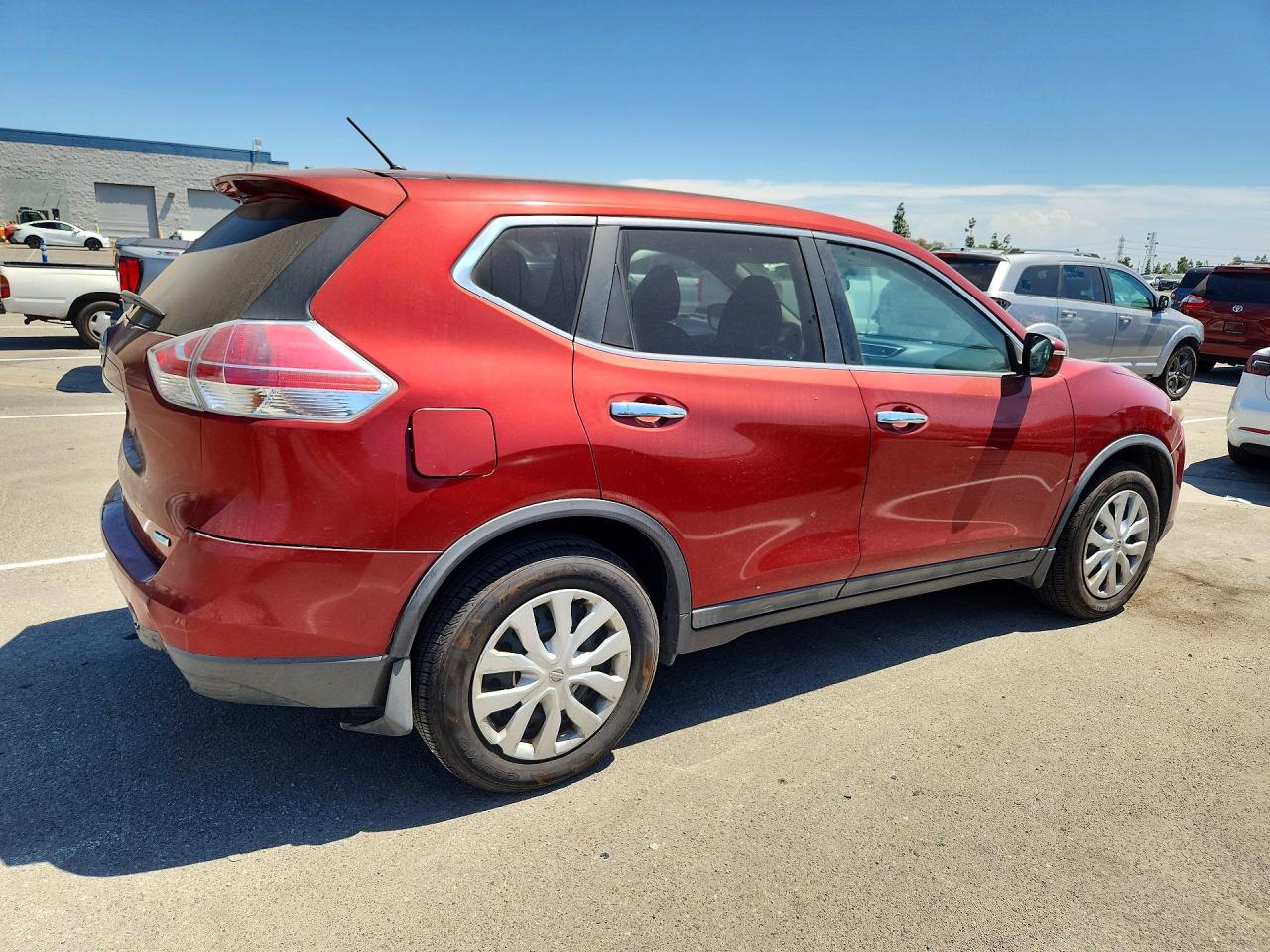 2014 Nissan Rogue S Red vin: 5N1AT2ML2EC800571