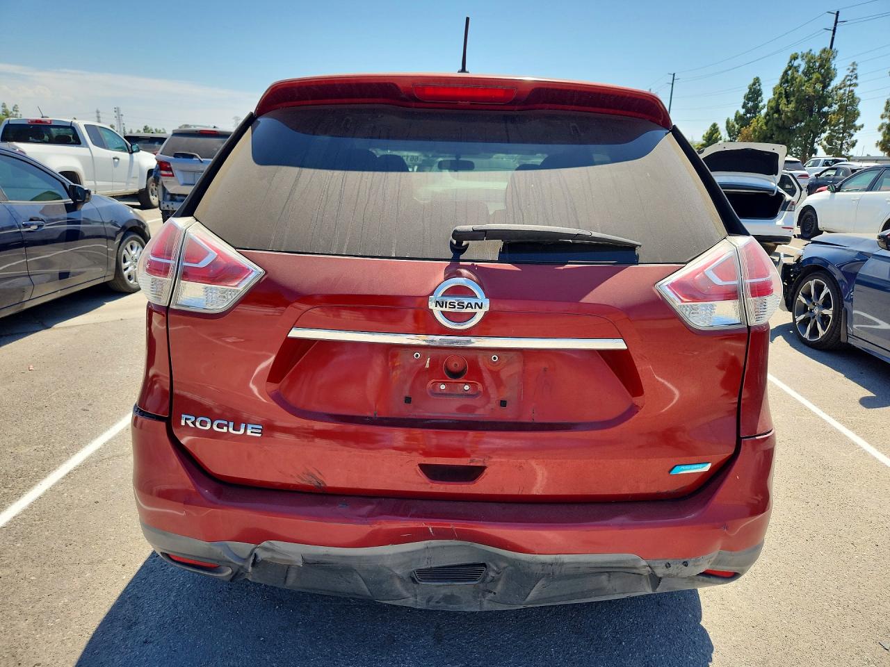 2014 Nissan Rogue S Red vin: 5N1AT2ML2EC800571