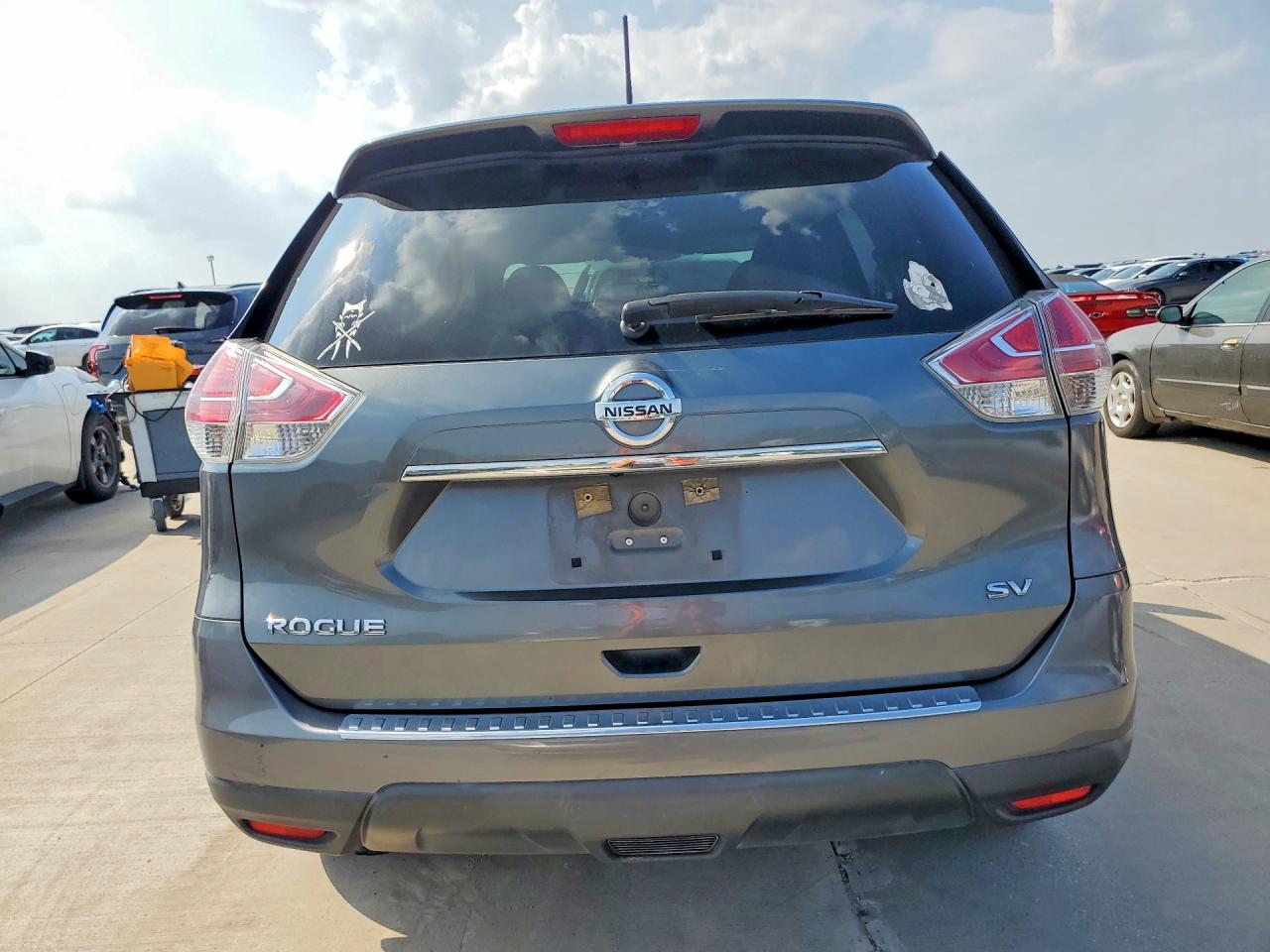 2015 Nissan Rogue Sv Серый vin: 5N1AT2ML2FC814536
