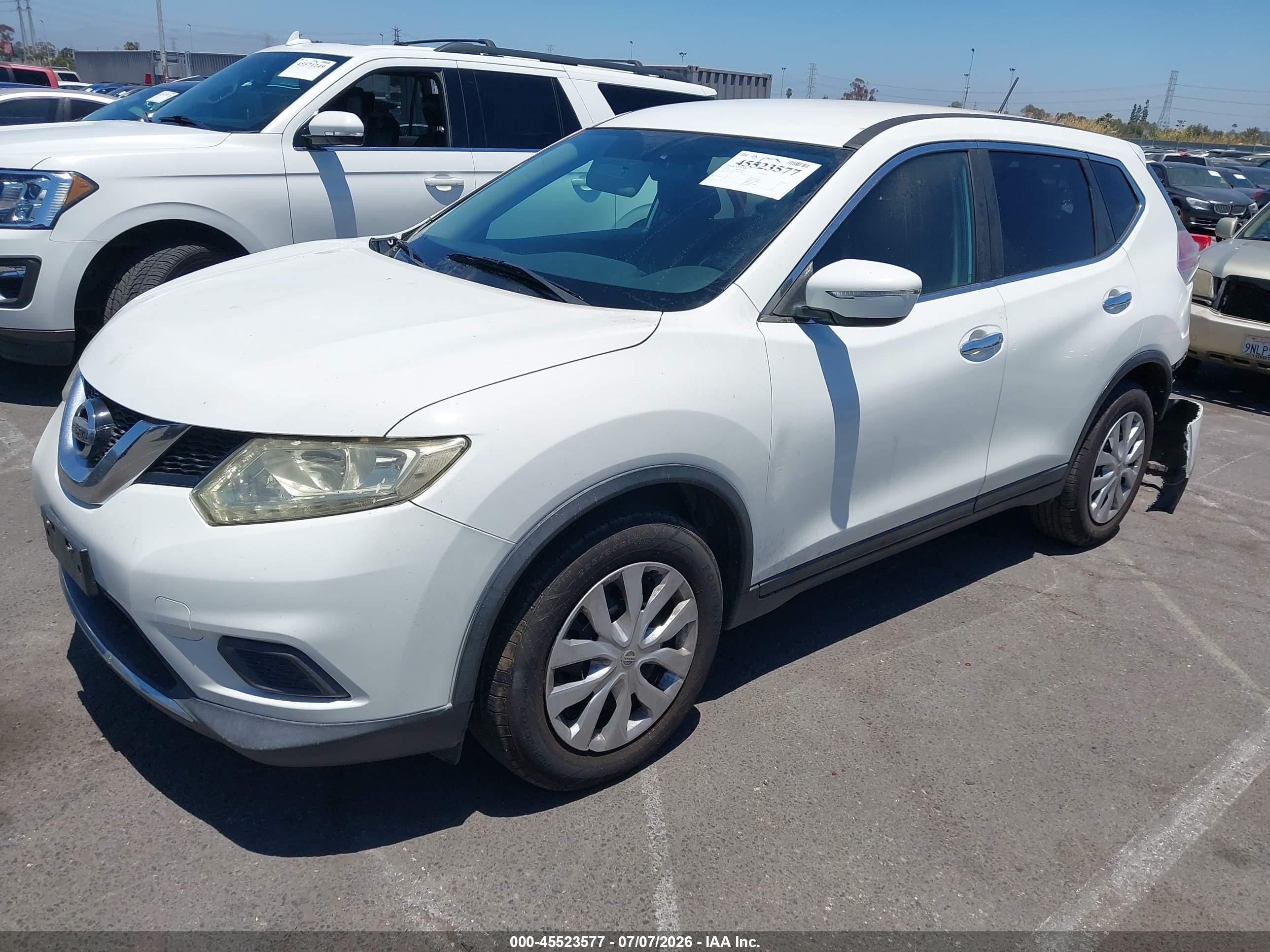 2015 Nissan Rogue S White vin: 5N1AT2ML2FC852008