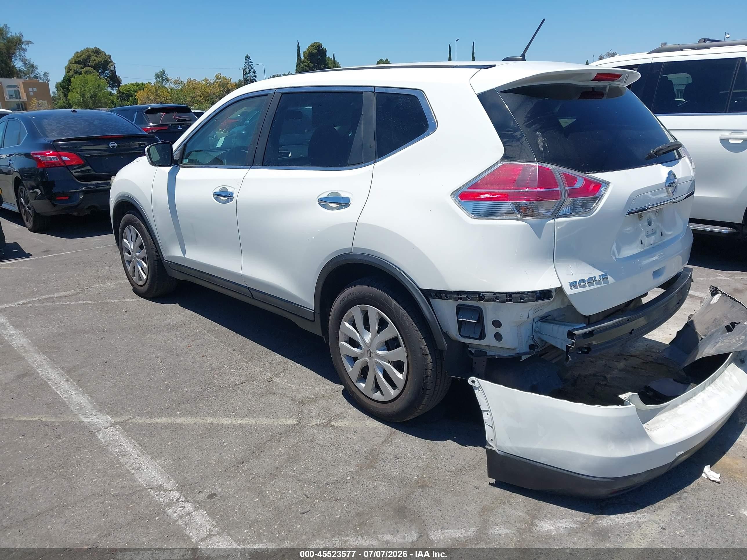 2015 Nissan Rogue S White vin: 5N1AT2ML2FC852008