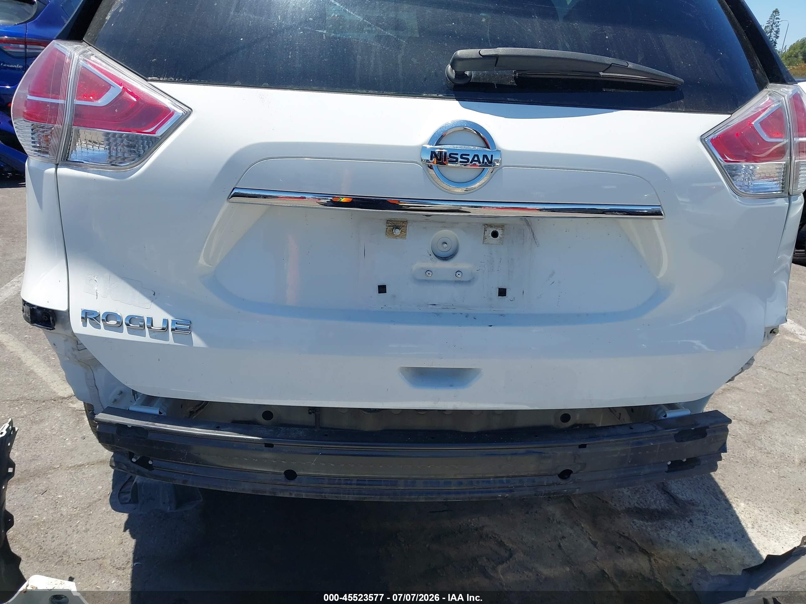 2015 Nissan Rogue S White vin: 5N1AT2ML2FC852008