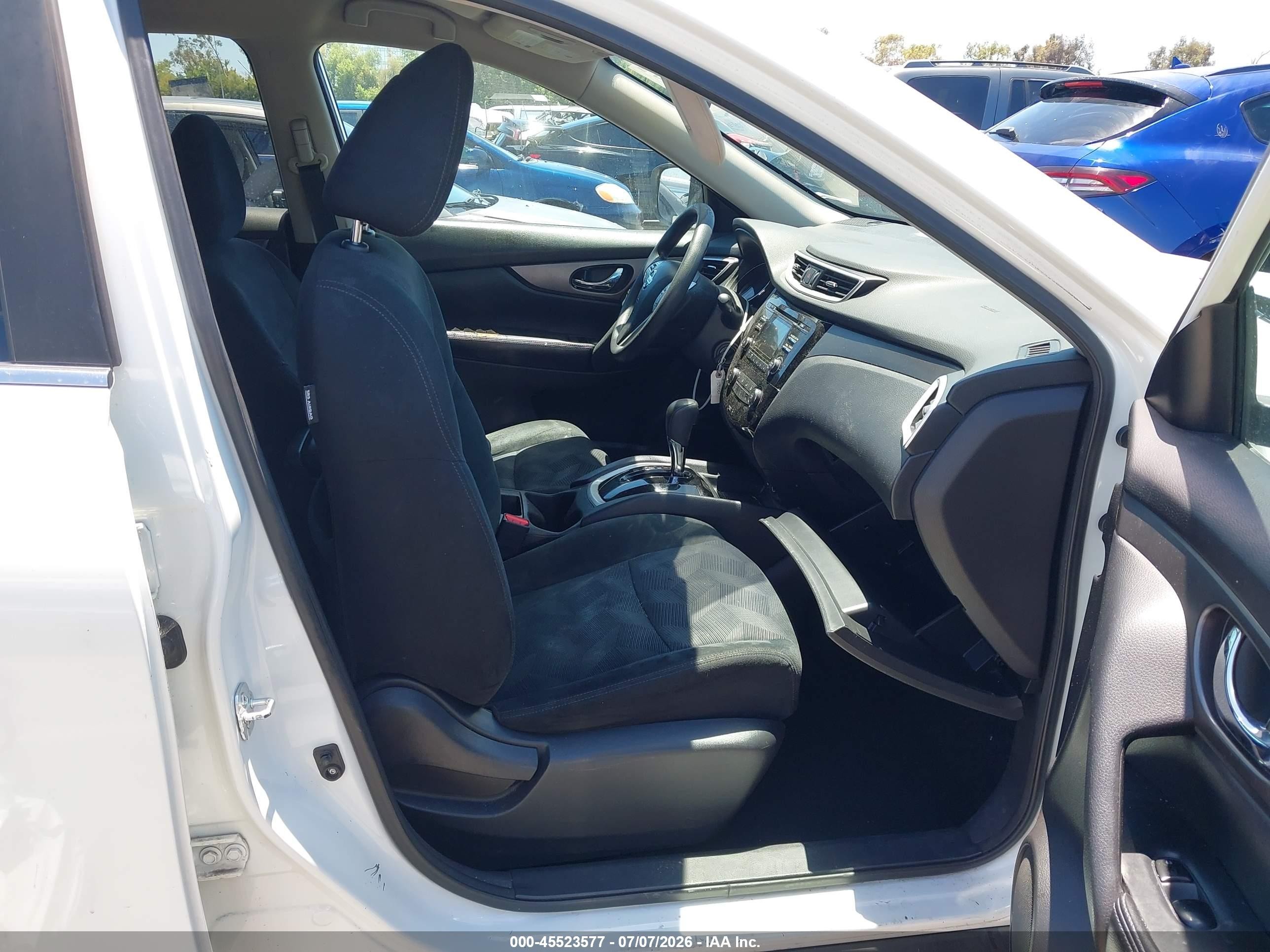 2015 Nissan Rogue S White vin: 5N1AT2ML2FC852008