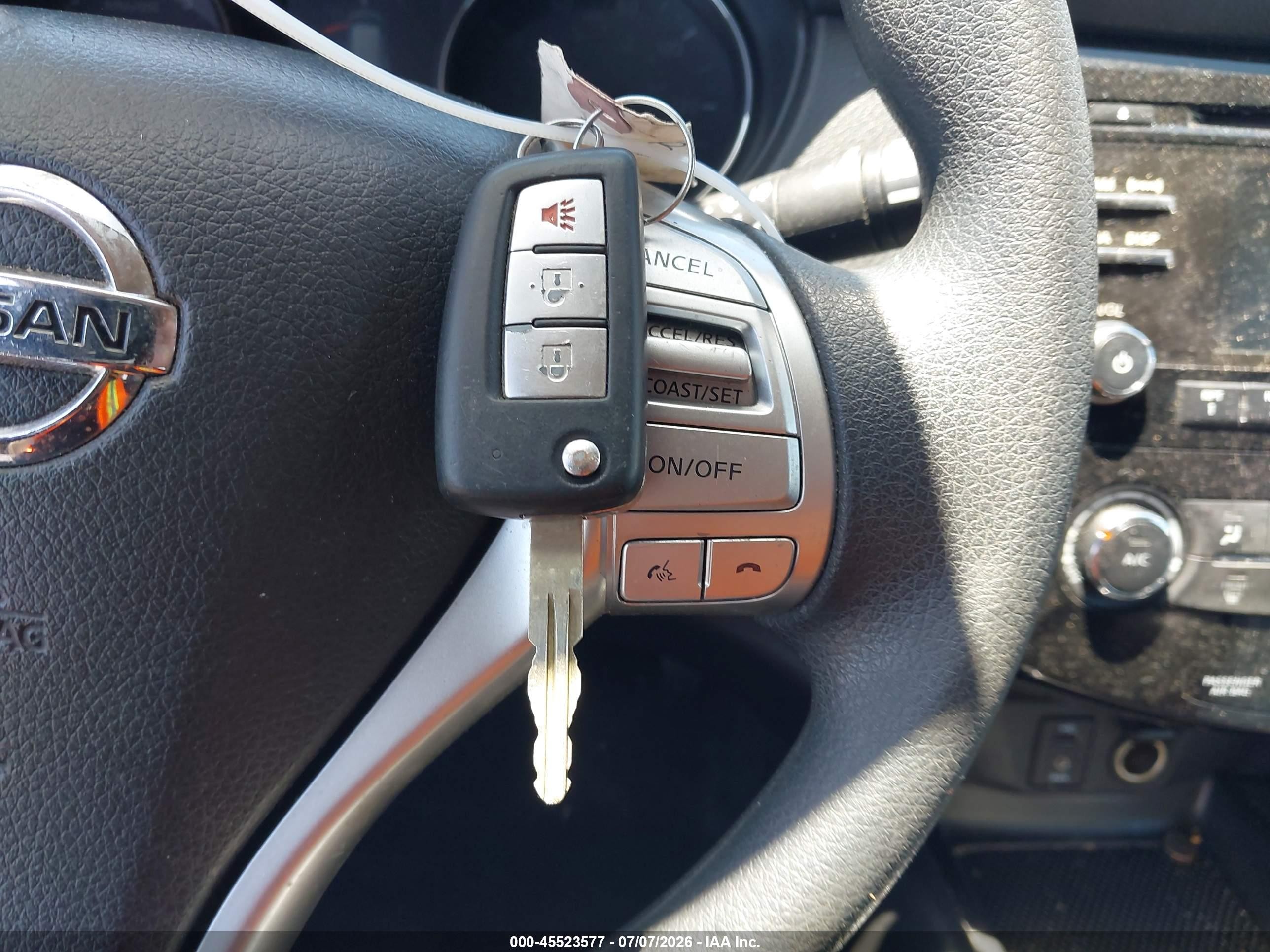 2015 Nissan Rogue S White vin: 5N1AT2ML2FC852008