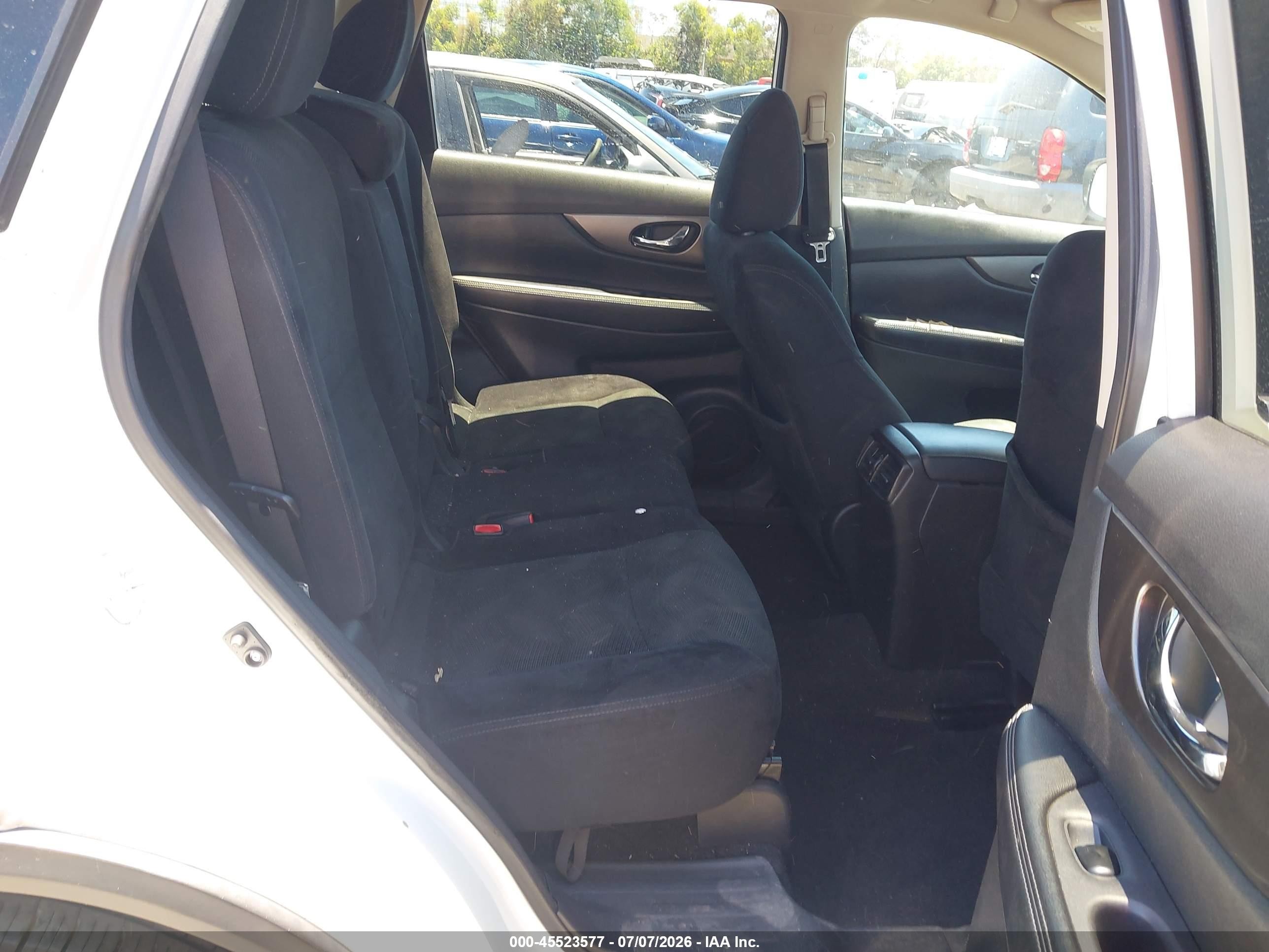2015 Nissan Rogue S White vin: 5N1AT2ML2FC852008