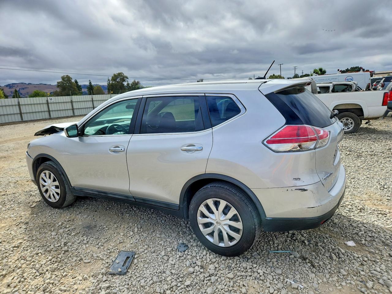 2015 Nissan Rogue S Silver vin: 5N1AT2ML2FC869343
