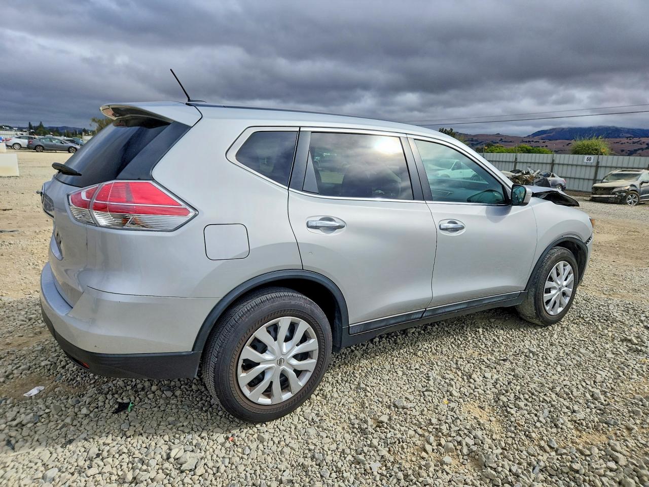 2015 Nissan Rogue S Silver vin: 5N1AT2ML2FC869343