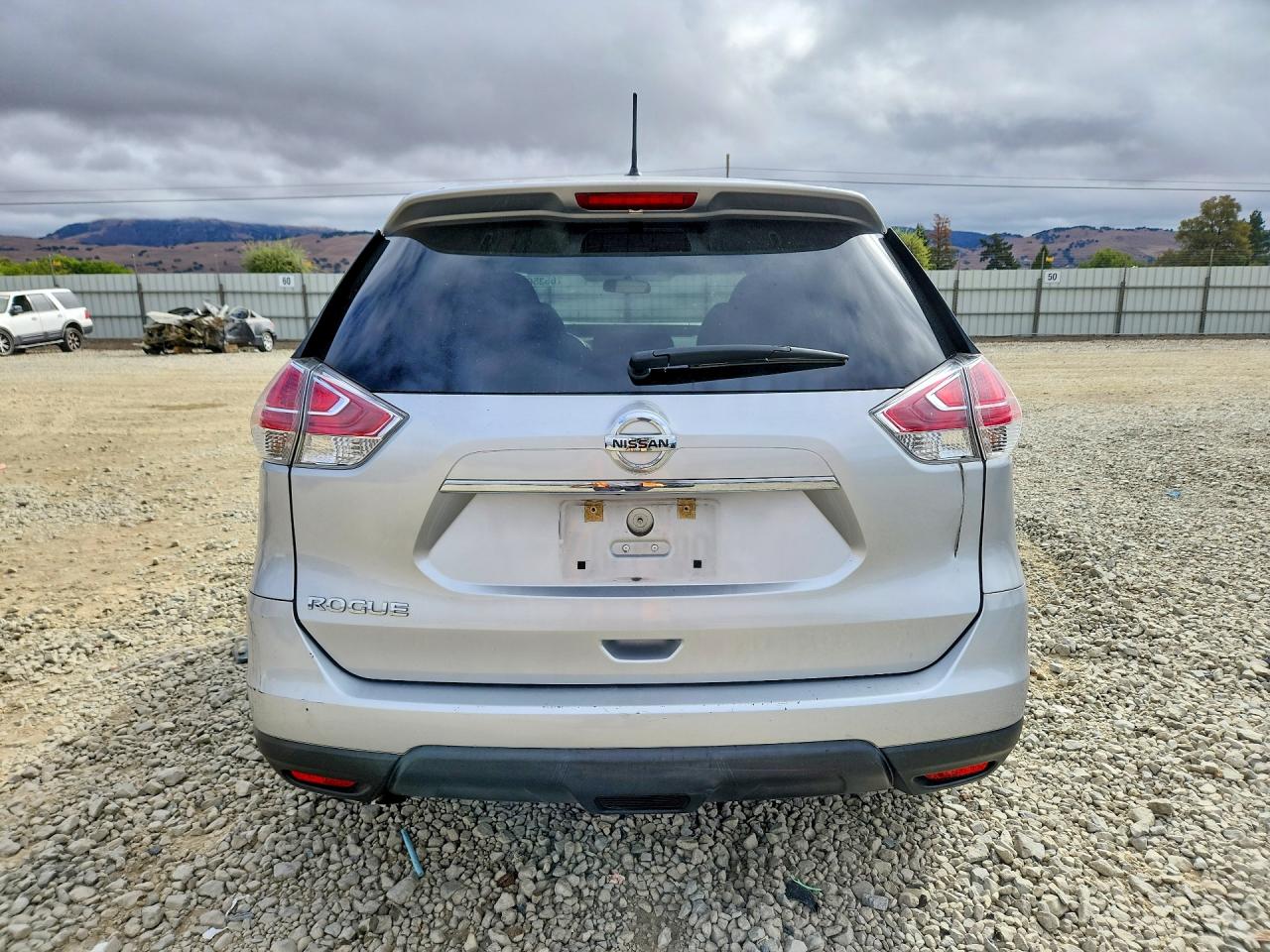 2015 Nissan Rogue S Silver vin: 5N1AT2ML2FC869343