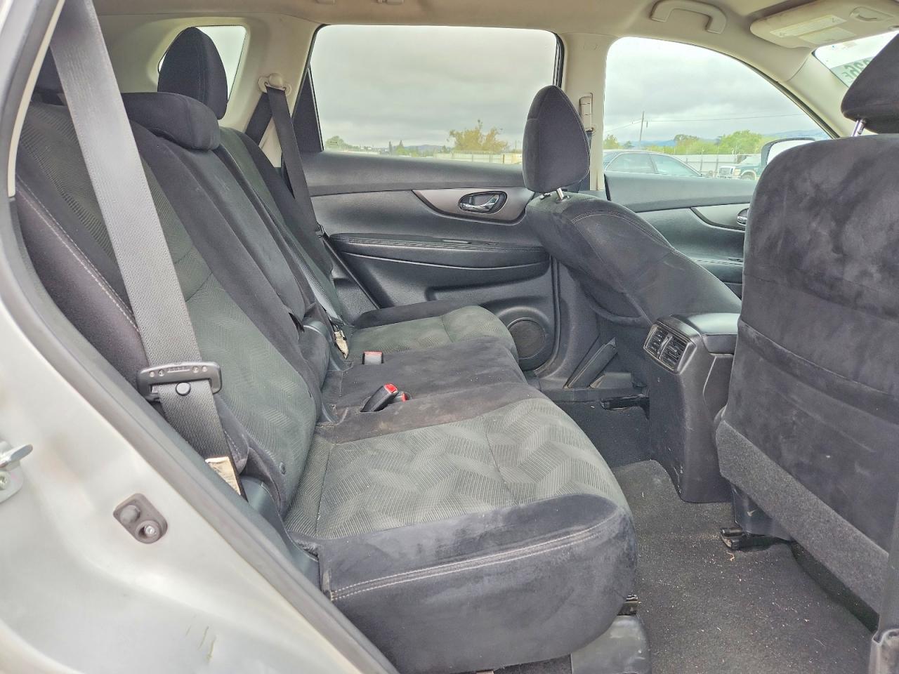 2015 Nissan Rogue S Silver vin: 5N1AT2ML2FC869343