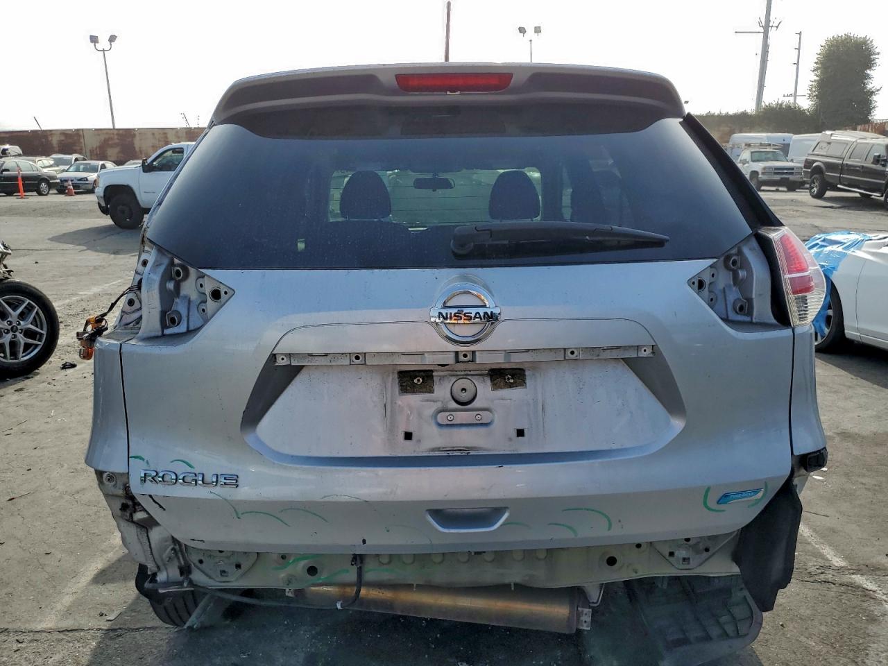 2014 Nissan Rogue S Silver vin: 5N1AT2ML4EC798659