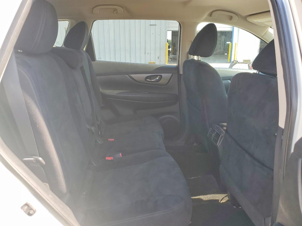 2015 Nissan Rogue S White vin: 5N1AT2ML4FC881851
