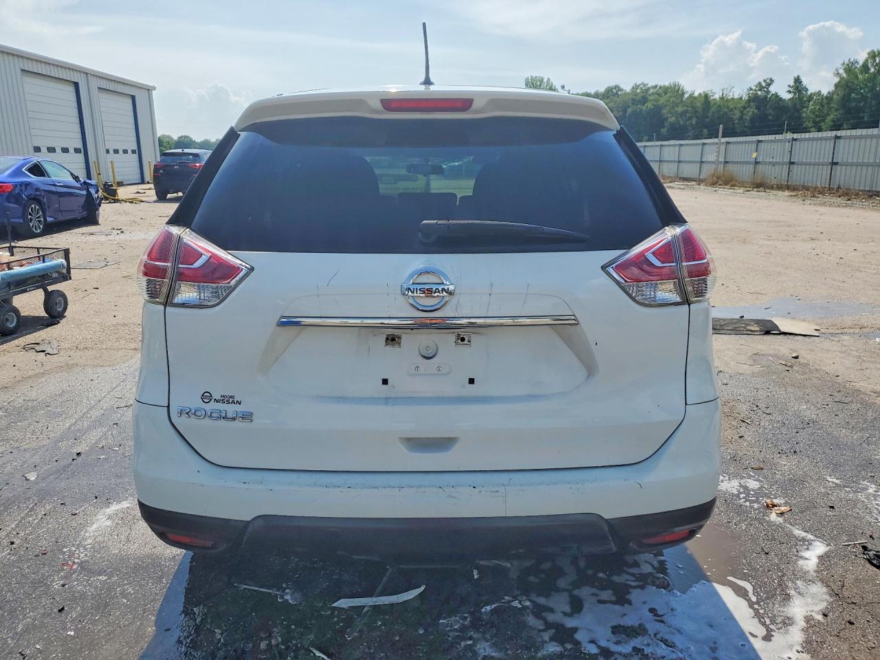 2015 Nissan Rogue S White vin: 5N1AT2ML4FC881851