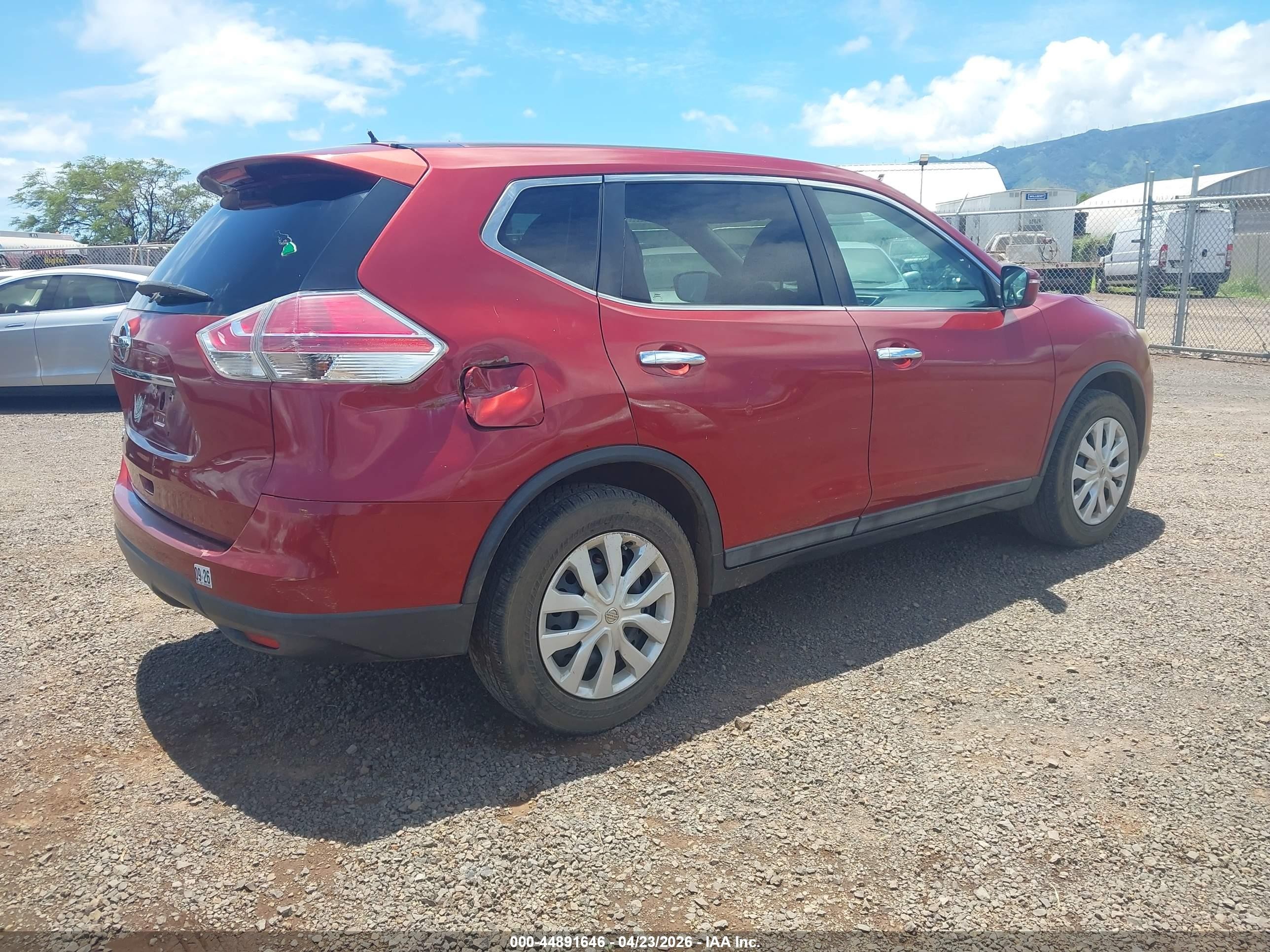 2015 Nissan Rogue S Red vin: 5N1AT2ML5FC856618