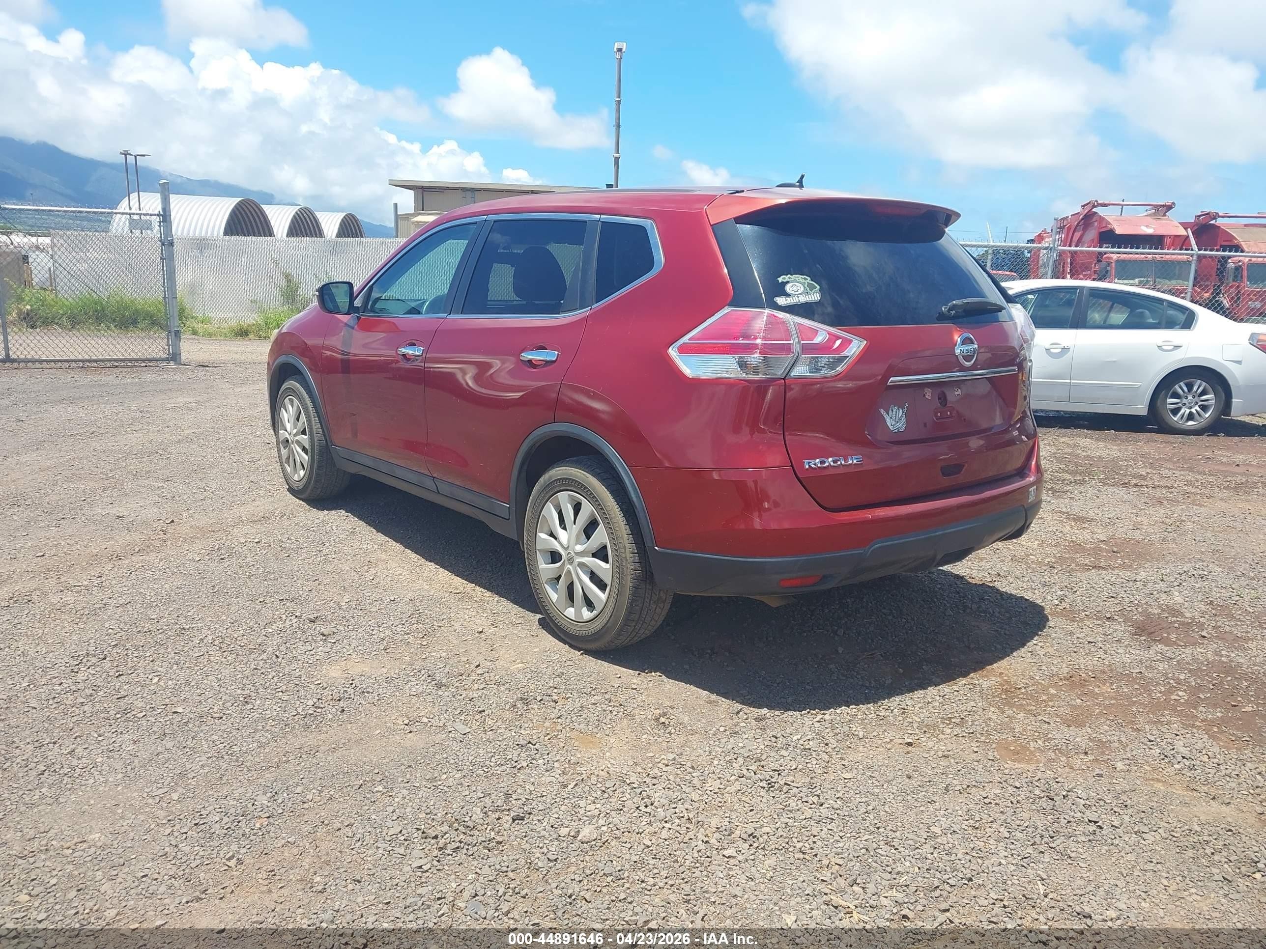 2015 Nissan Rogue S Red vin: 5N1AT2ML5FC856618
