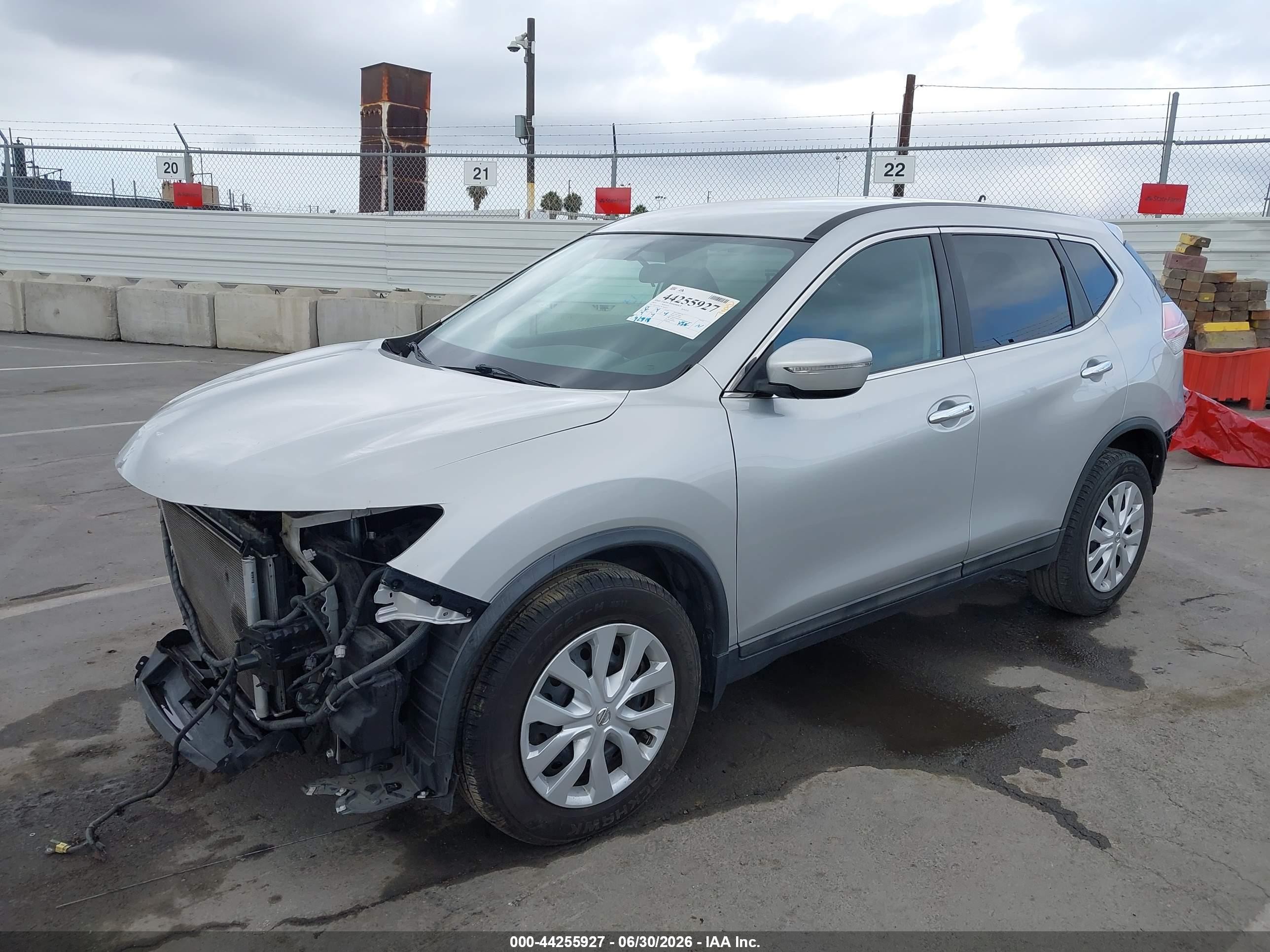 2015 Nissan Rogue S Silver vin: 5N1AT2ML7FC884162