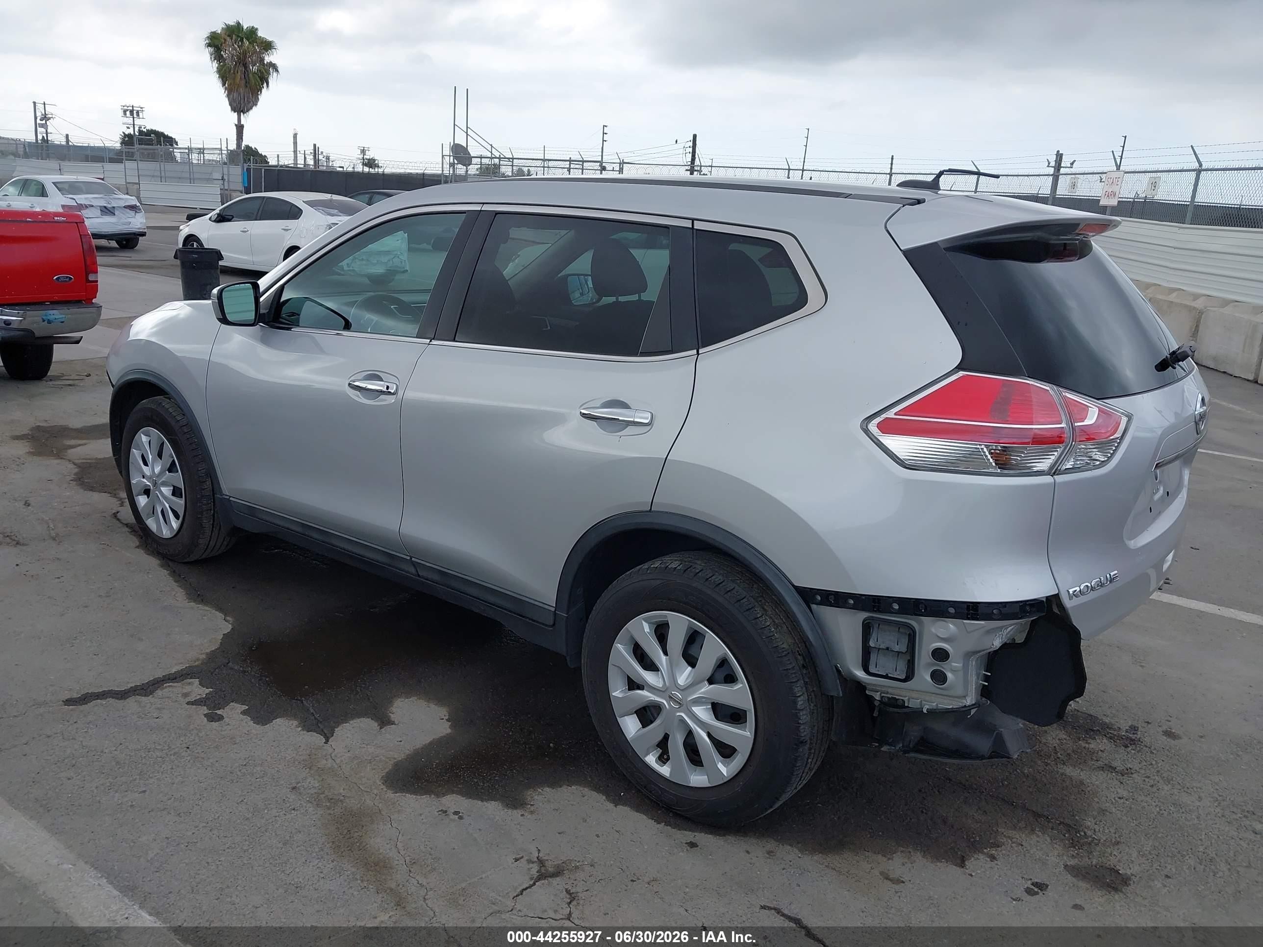 2015 Nissan Rogue S Silver vin: 5N1AT2ML7FC884162