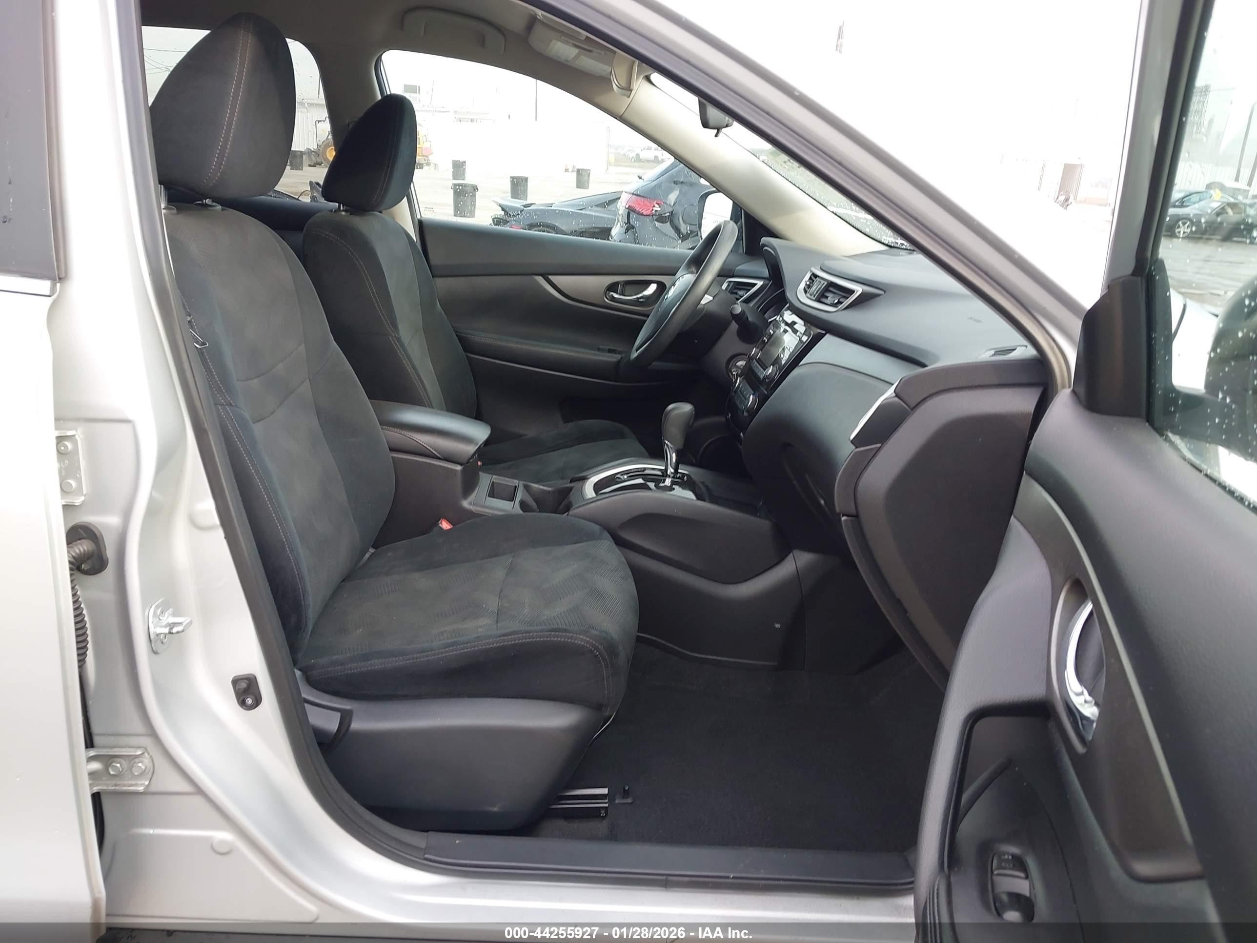 2015 Nissan Rogue S Silver vin: 5N1AT2ML7FC884162