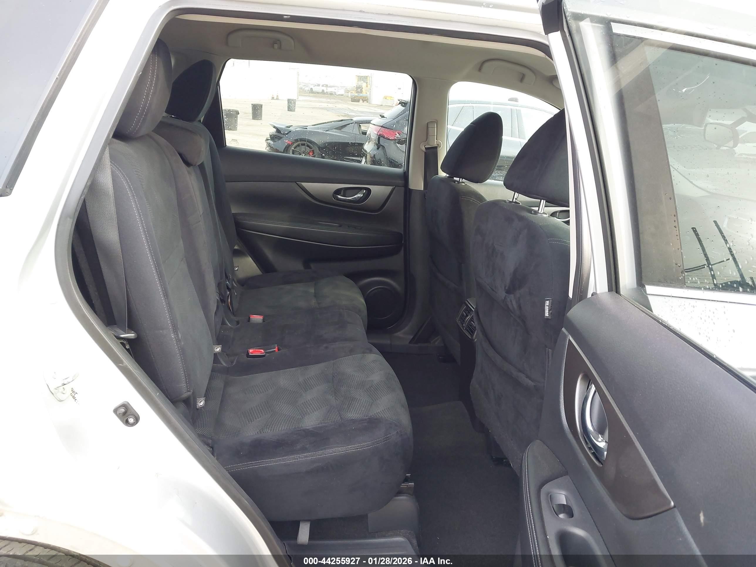 2015 Nissan Rogue S Silver vin: 5N1AT2ML7FC884162