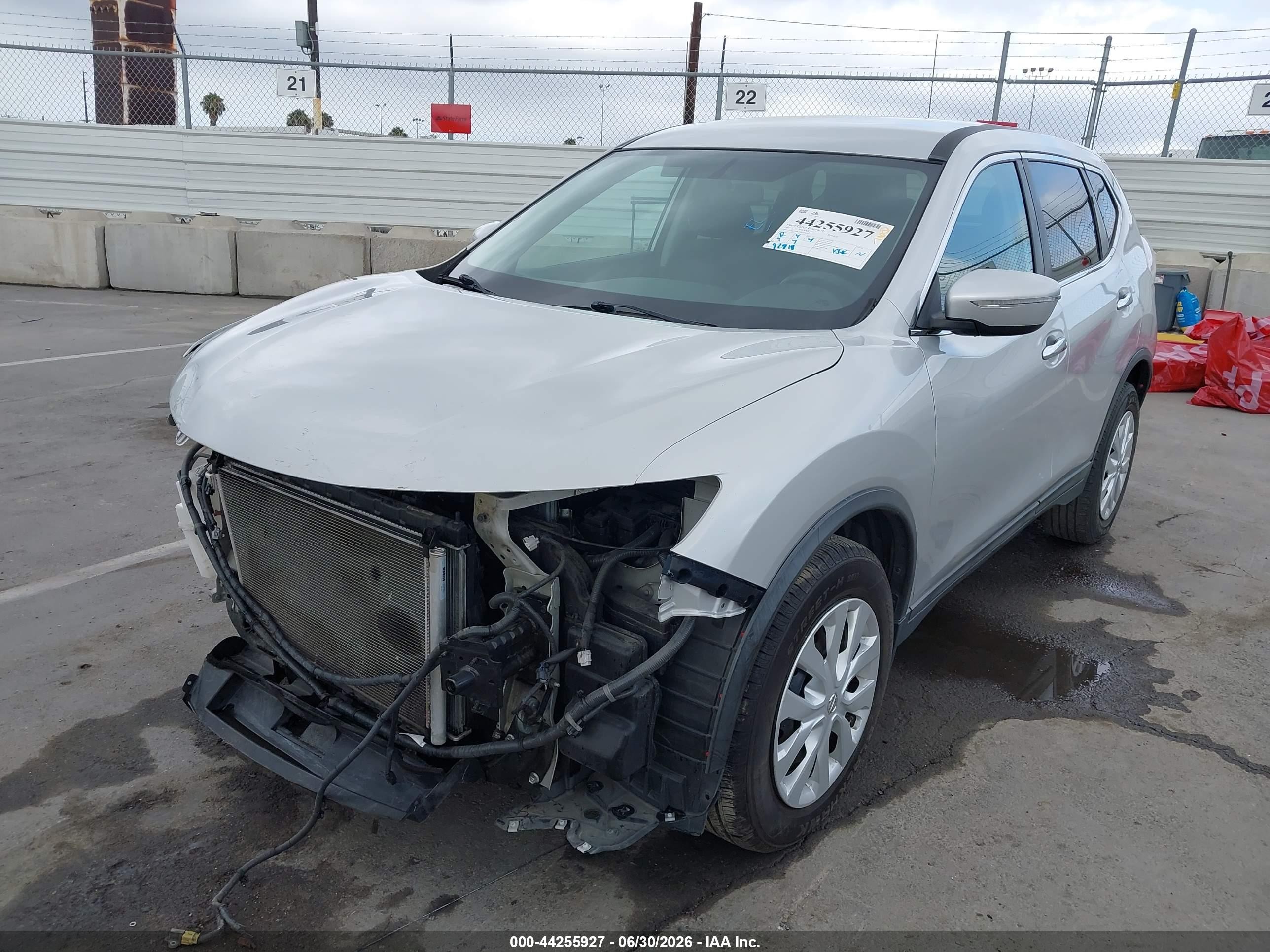 2015 Nissan Rogue S Silver vin: 5N1AT2ML7FC884162