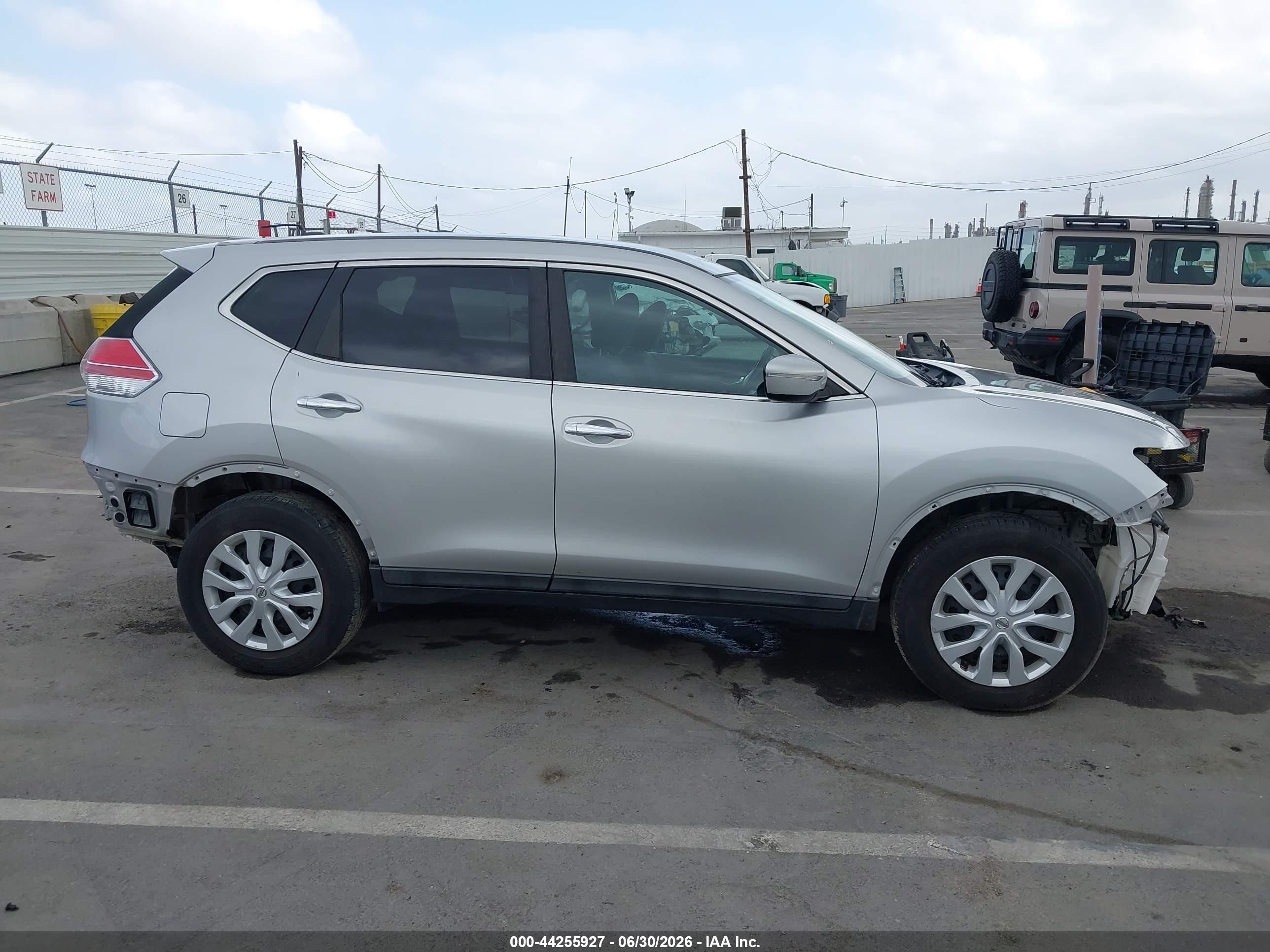2015 Nissan Rogue S Silver vin: 5N1AT2ML7FC884162