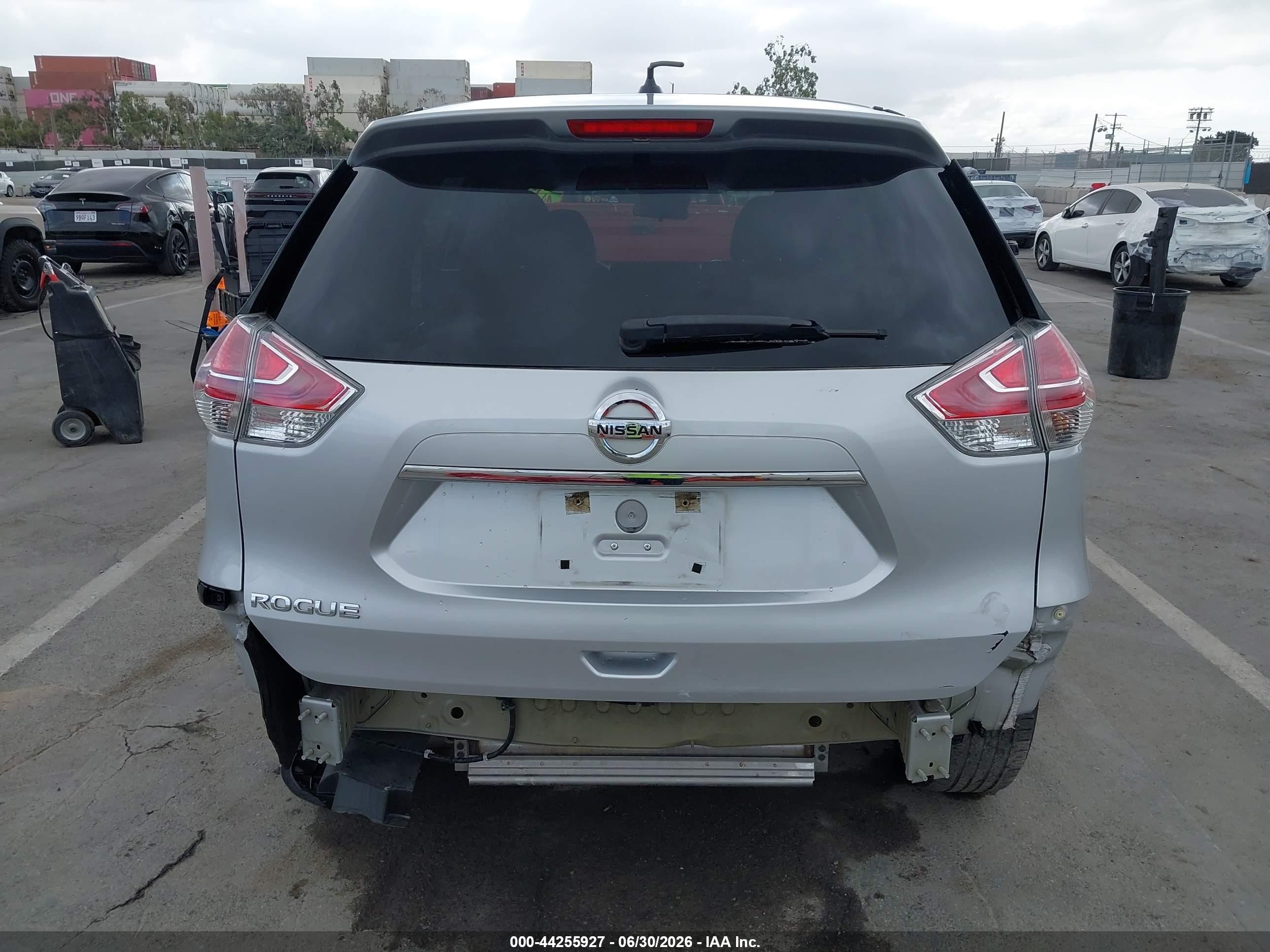 2015 Nissan Rogue S Silver vin: 5N1AT2ML7FC884162