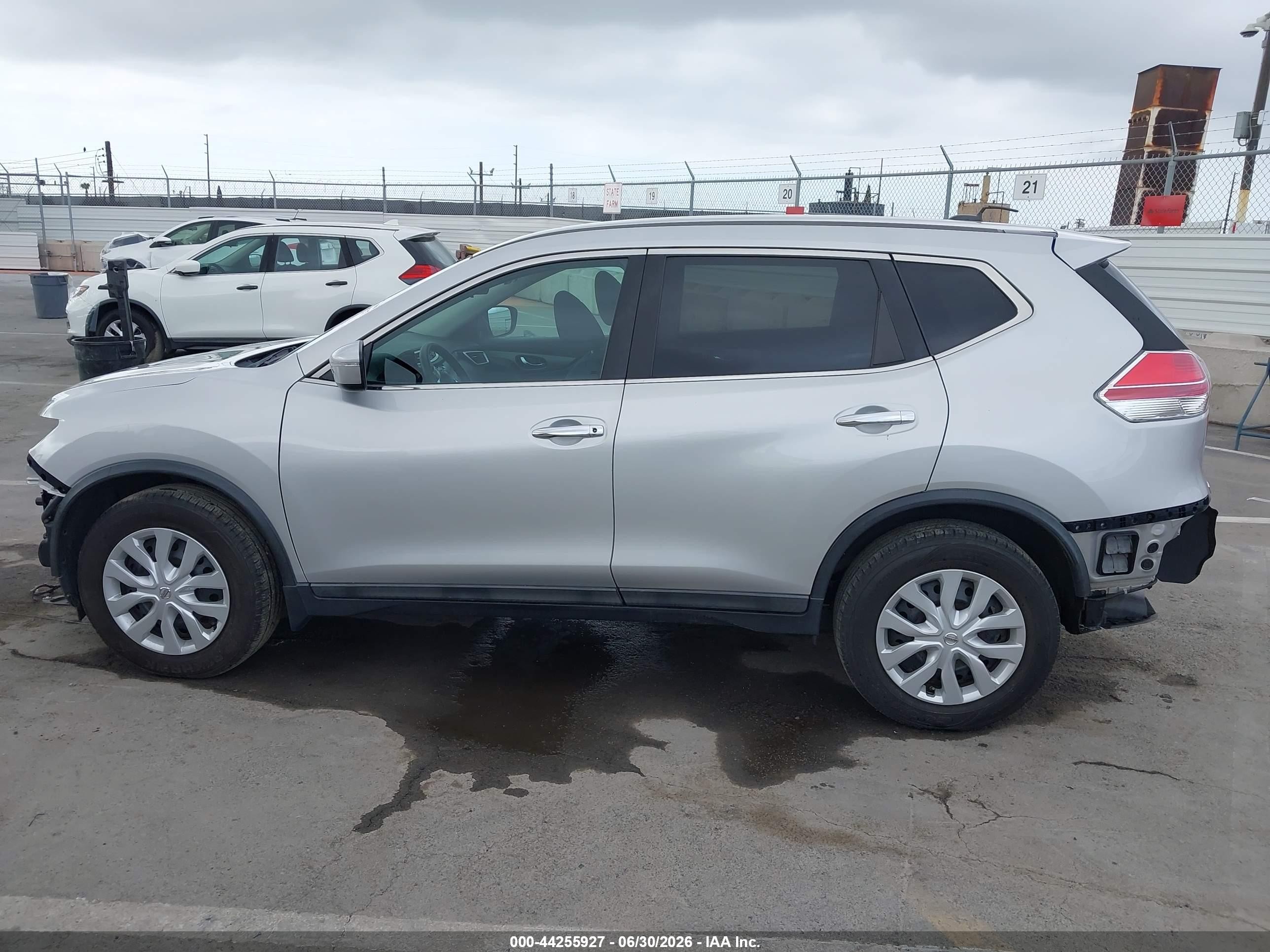 2015 Nissan Rogue S Silver vin: 5N1AT2ML7FC884162