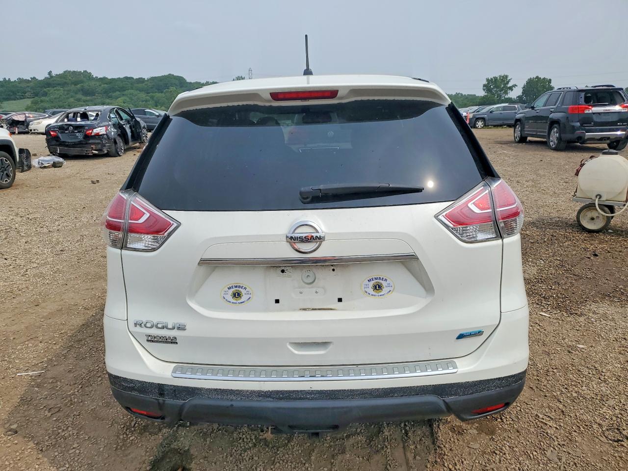 2014 Nissan Rogue S White vin: 5N1AT2ML8EC828813