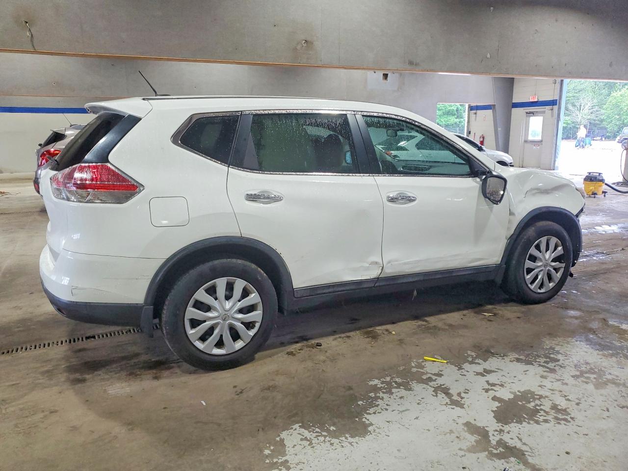 2015 Nissan Rogue S Белый vin: 5N1AT2ML8FC909814