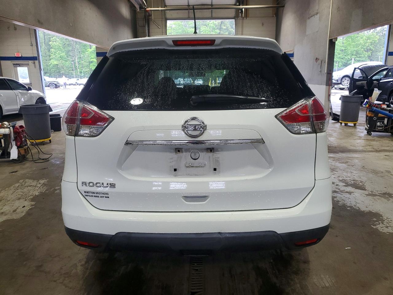 2015 Nissan Rogue S Белый vin: 5N1AT2ML8FC909814