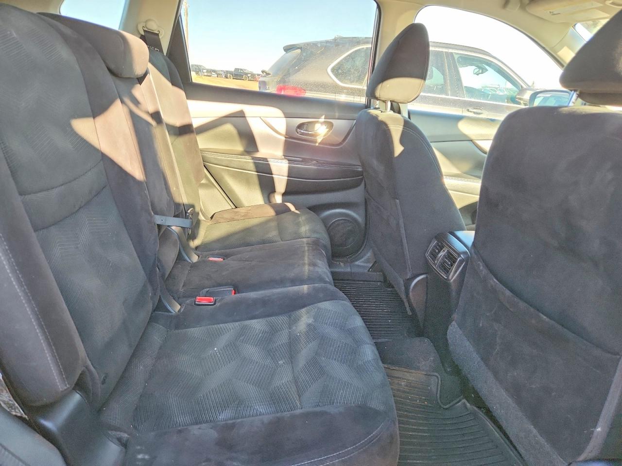 2014 Nissan Rogue S Silver vin: 5N1AT2MM1EC799504