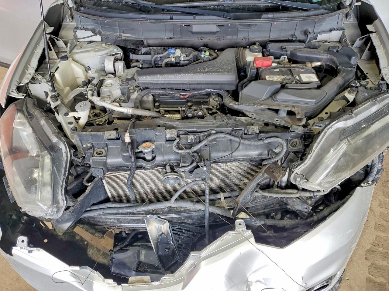 2014 Nissan Rogue S Серебряный vin: 5N1AT2MM3EC764673