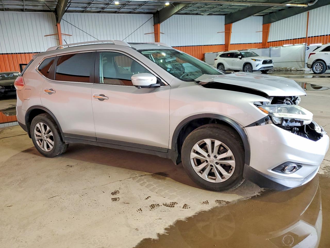 2014 Nissan Rogue S Серебряный vin: 5N1AT2MM3EC764673