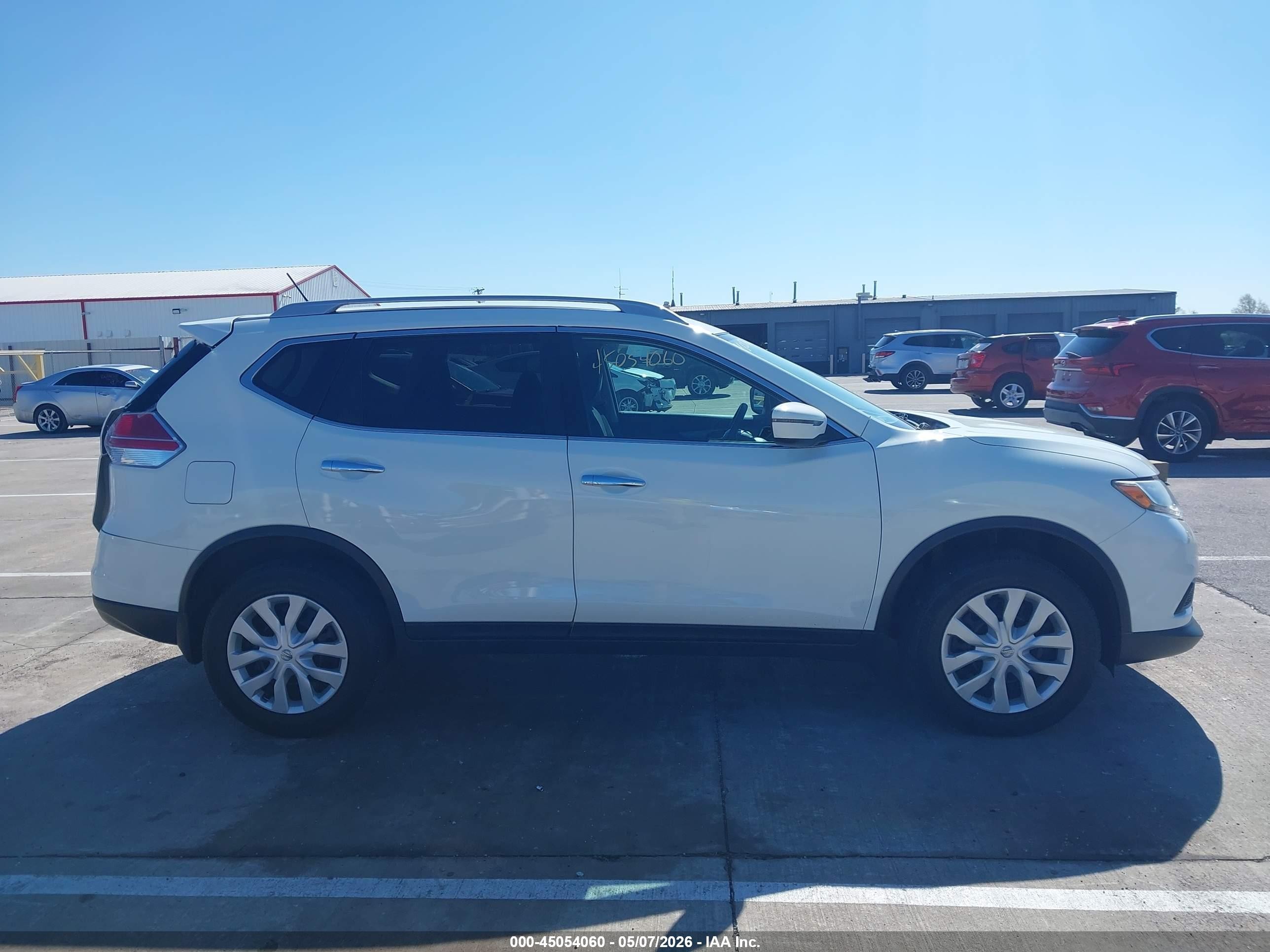 2016 Nissan Rogue S White vin: 5N1AT2MM3GC865425