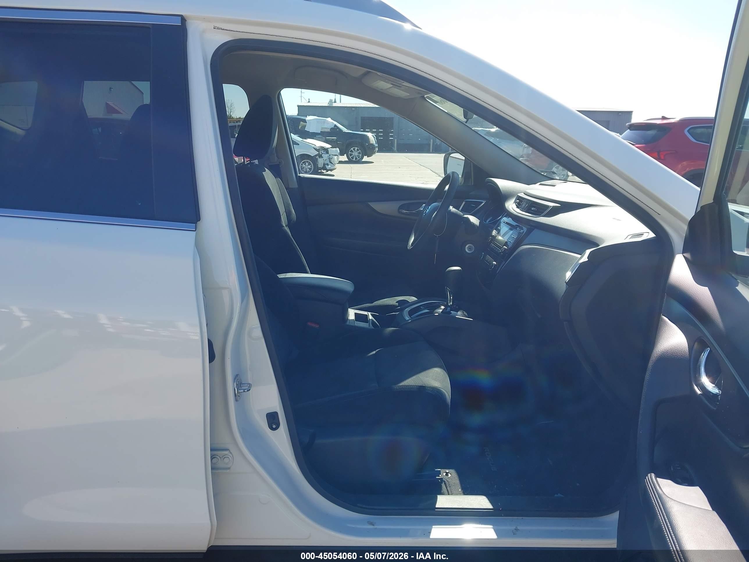 2016 Nissan Rogue S White vin: 5N1AT2MM3GC865425