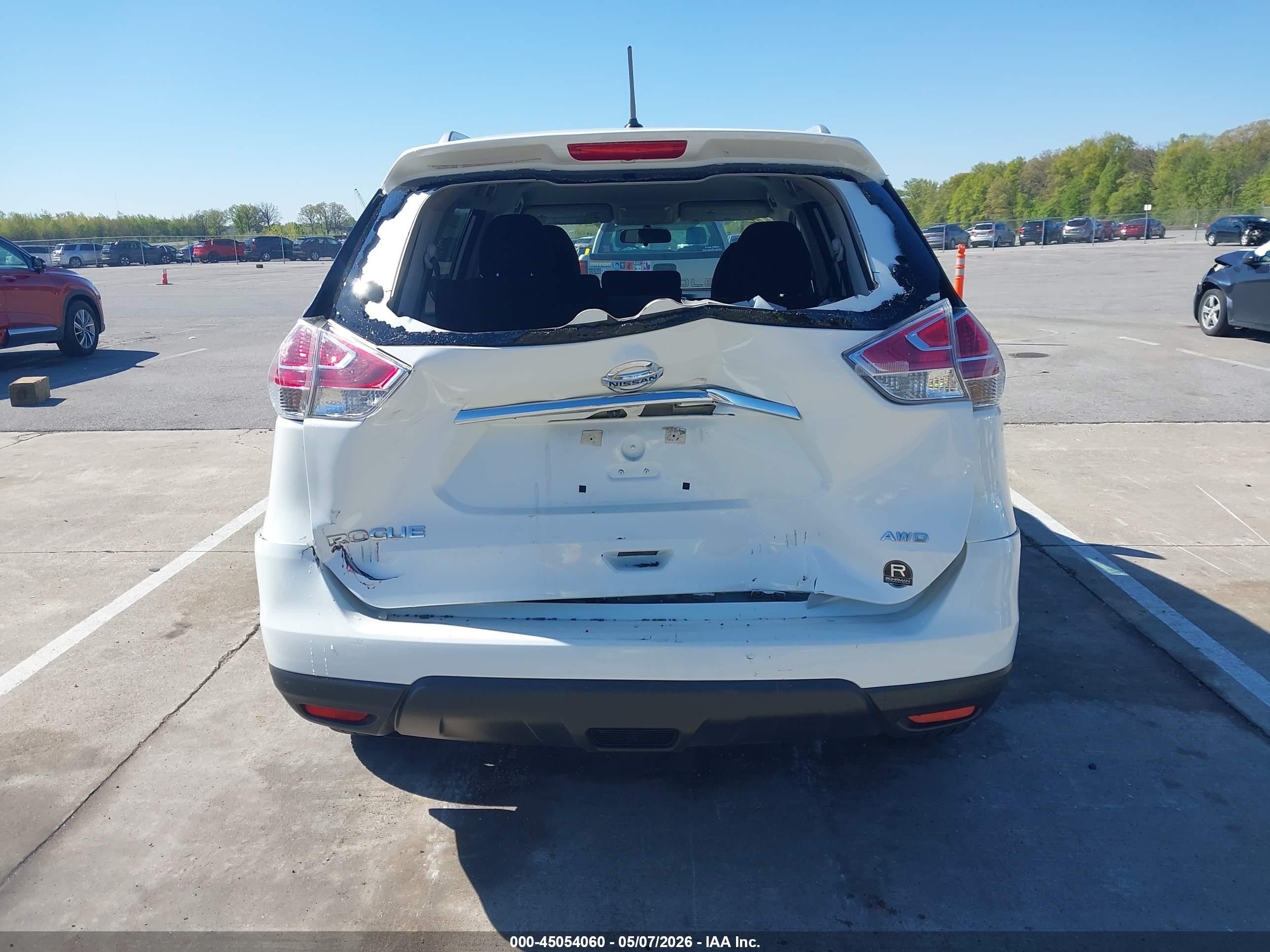 2016 Nissan Rogue S White vin: 5N1AT2MM3GC865425