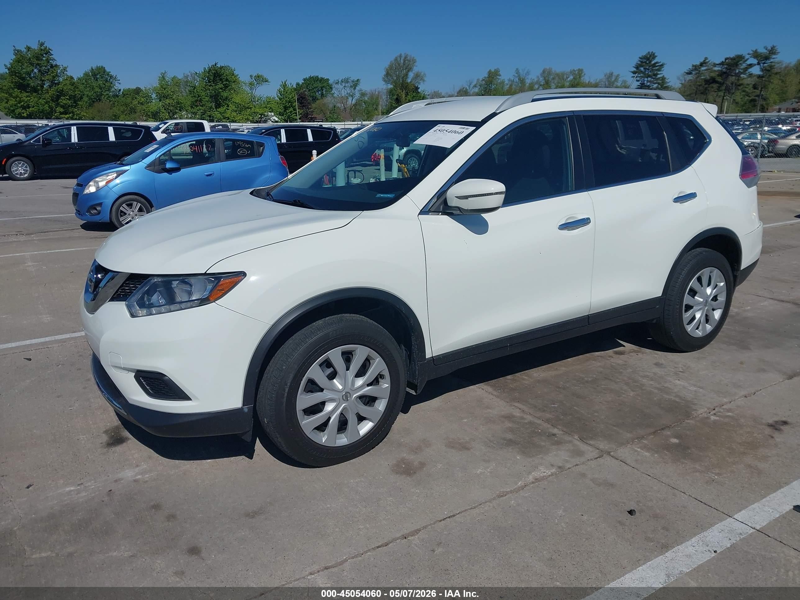 2016 Nissan Rogue S White vin: 5N1AT2MM3GC865425